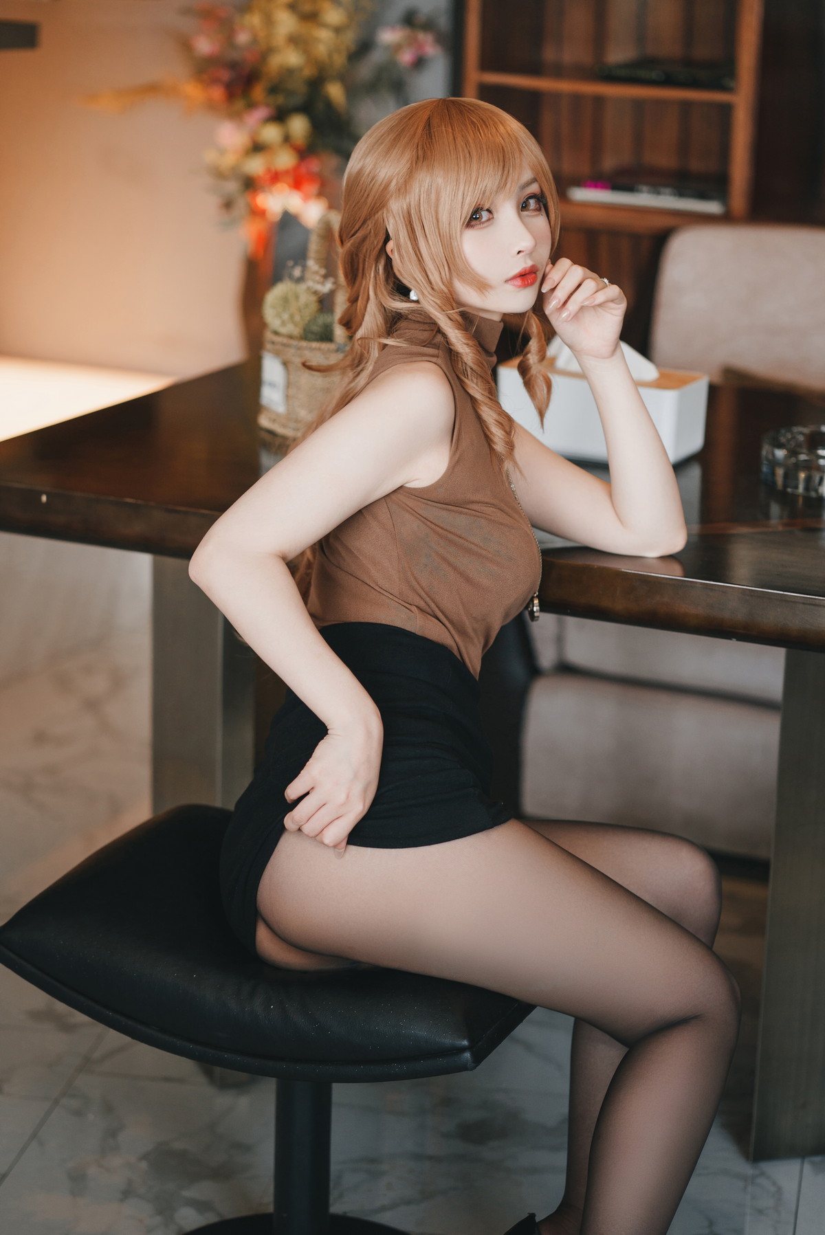 xgyw.top_网络美女rioko凉凉子人妻的一天主题性感黑短裙下超薄黑丝秀翘臀美腿诱惑写真30P