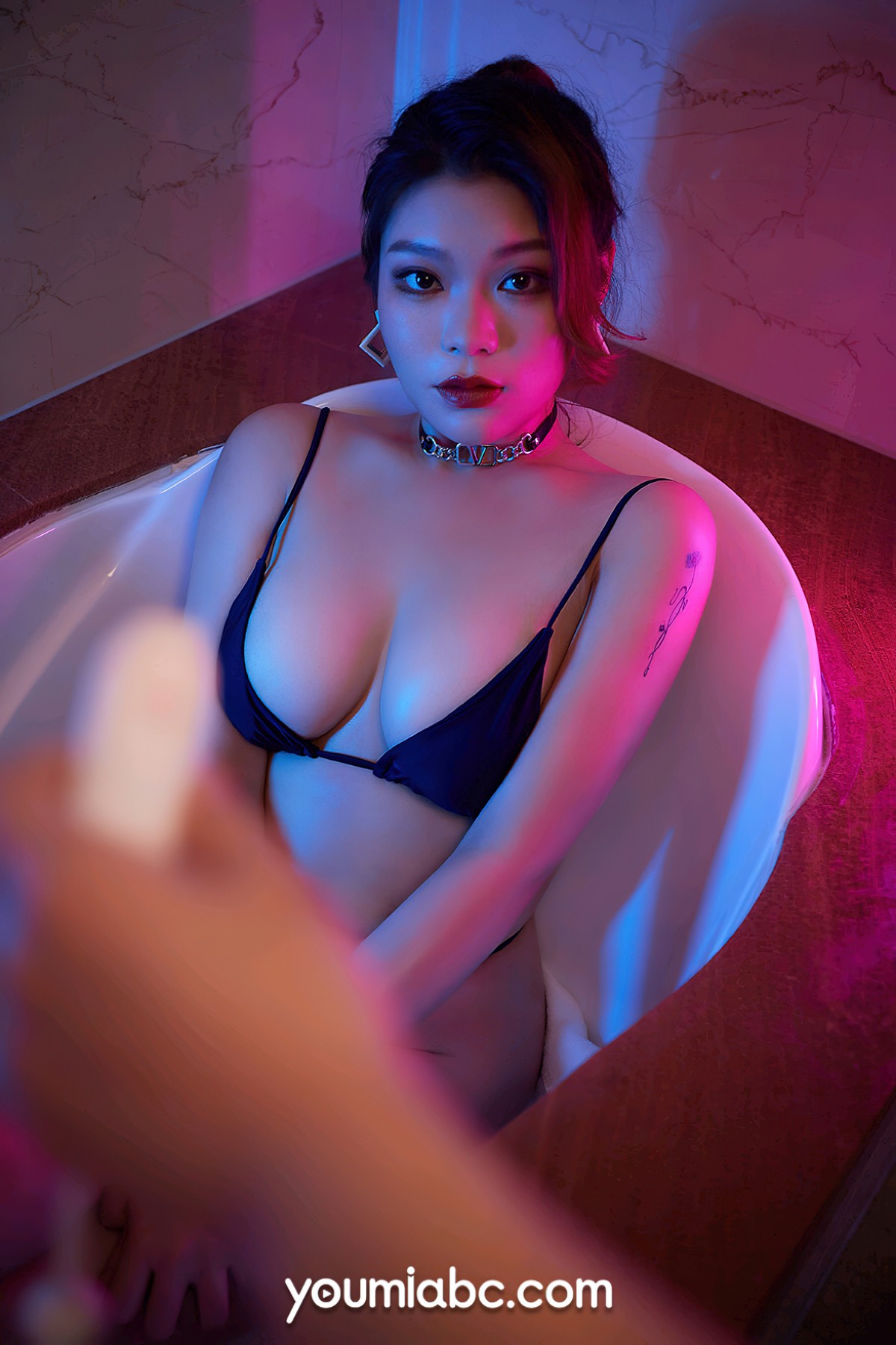 xgyw.top_[YouMi尤蜜]Vol.870_模特岚大大私房浴室性感黑色内衣秀油亮肌肤丰满诱惑写真37P