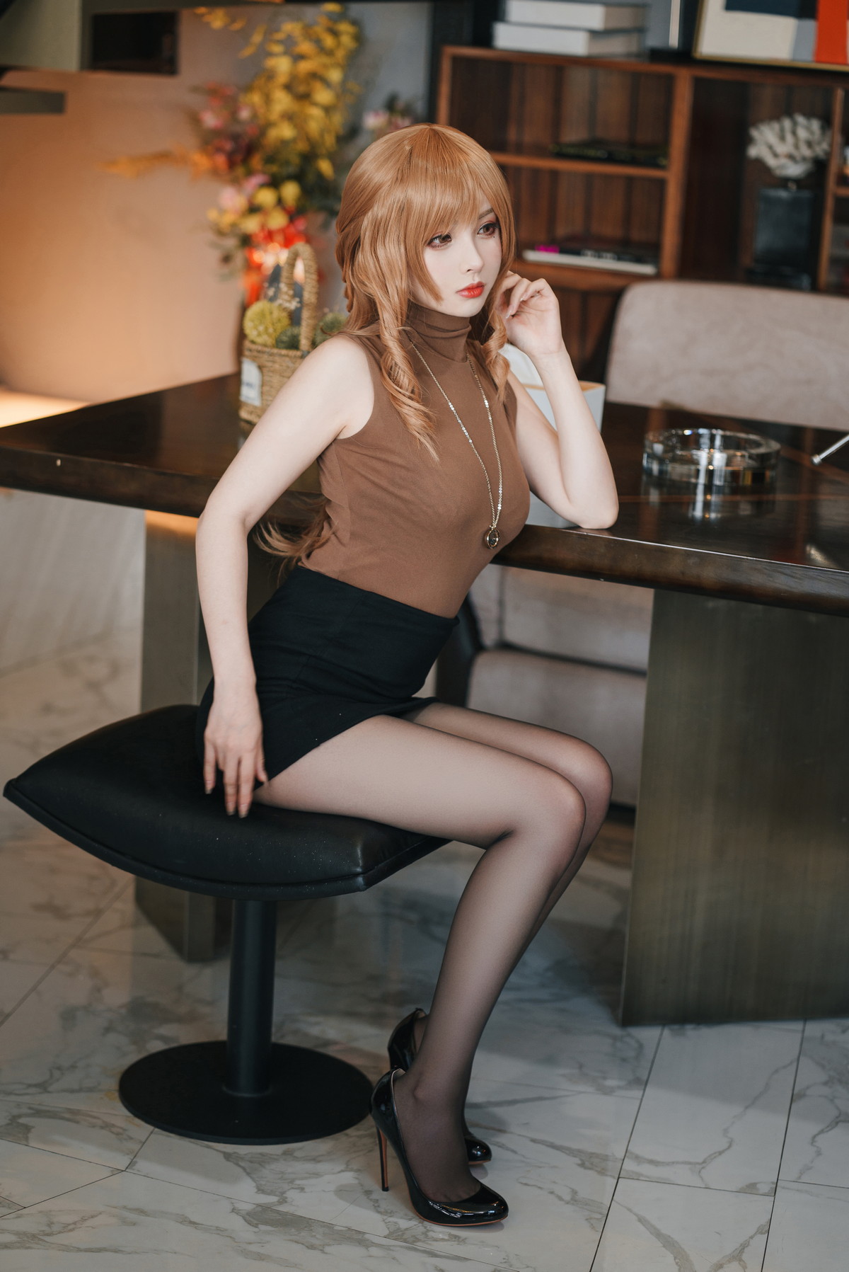 xgyw.top_网络美女rioko凉凉子人妻的一天主题性感黑短裙下超薄黑丝秀翘臀美腿诱惑写真30P