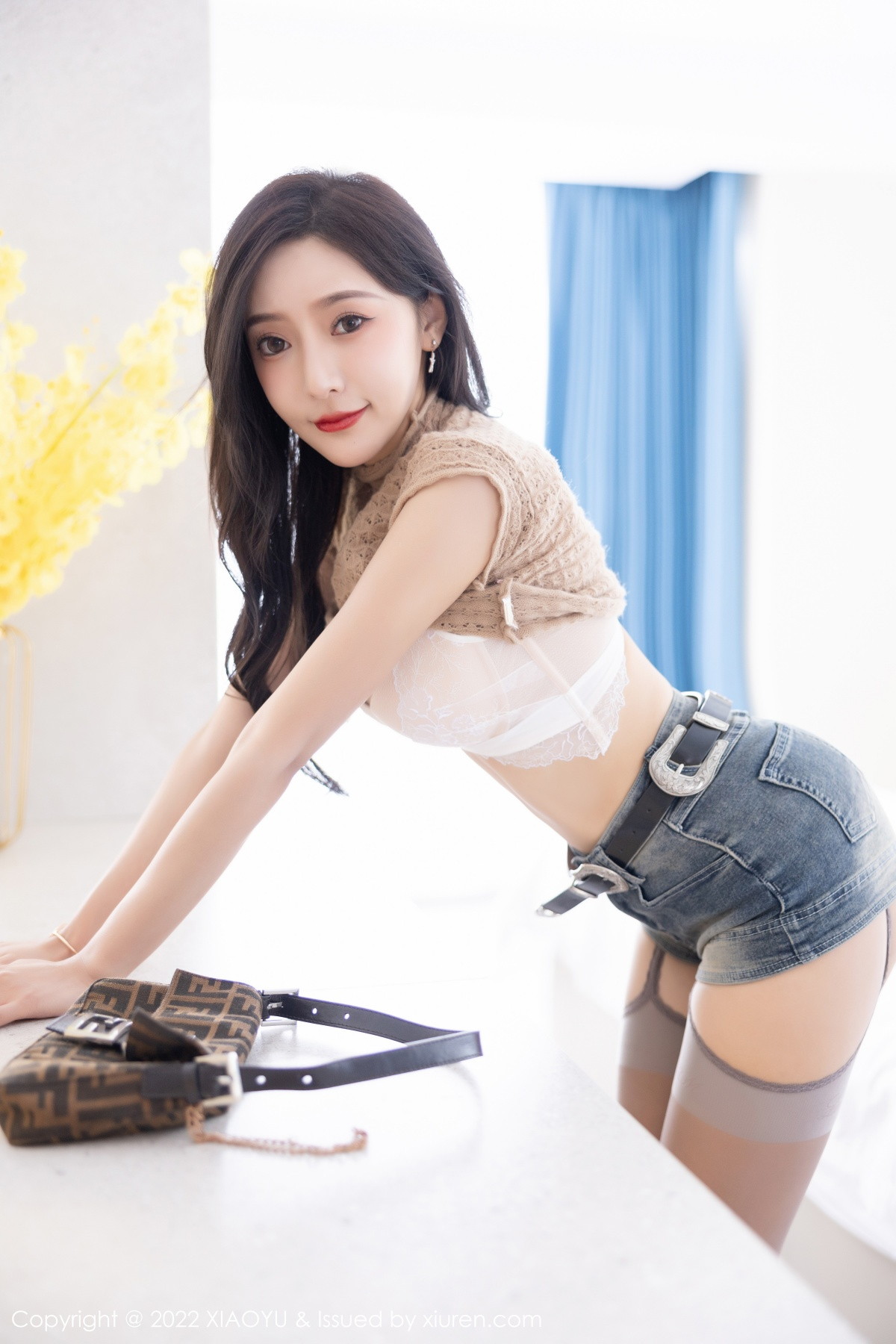 xgyw.top_[XiaoYu画语界]Vol.919_女神王馨瑶yanni浅色衣配牛仔短裤半脱露蕾丝内衣撩人诱惑写真87P