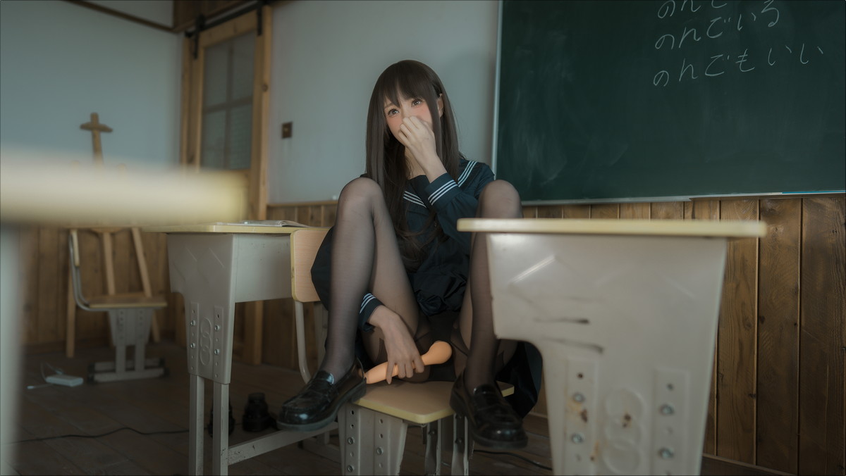 xgyw.top_网络美女西园寺南歌与班长的游戏主题教室里性感制服露黑色蕾丝内衣诱惑写真137P