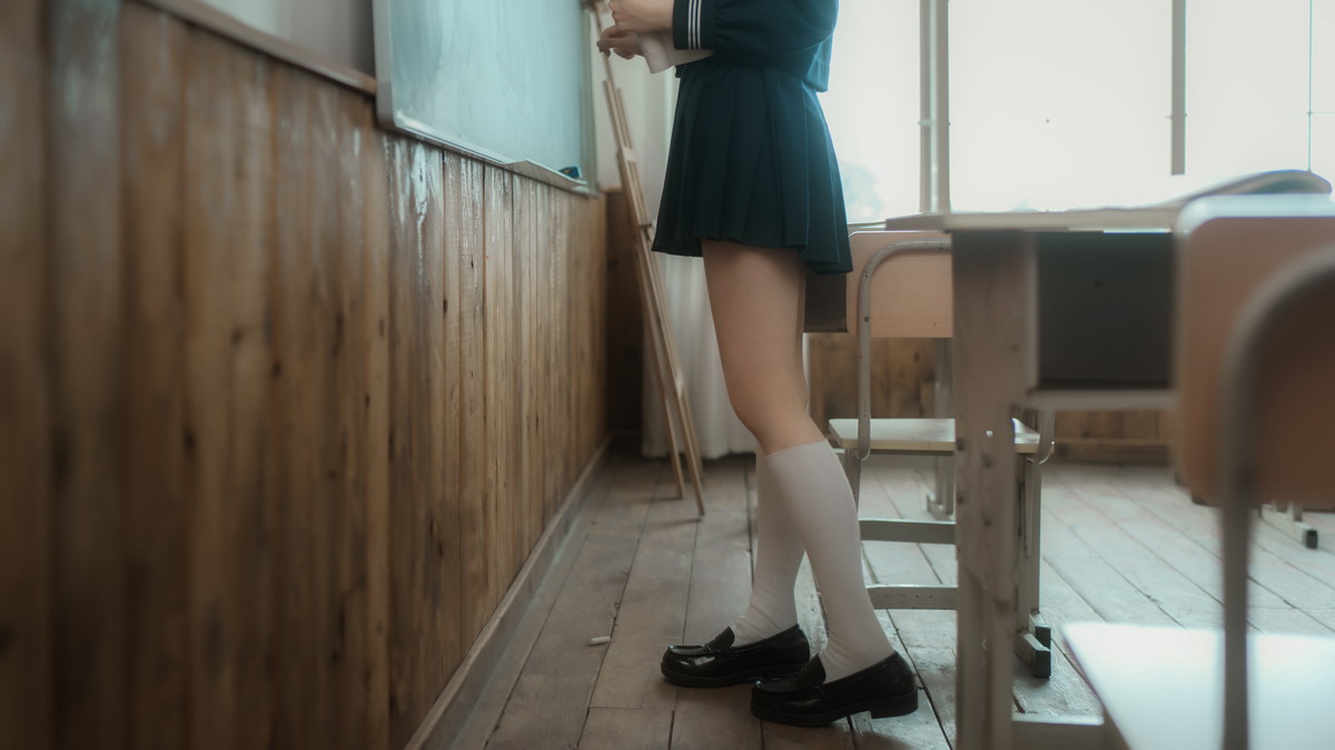 xgyw.top_网络美女西园寺南歌与班长的游戏主题教室里性感制服露黑色蕾丝内衣诱惑写真137P