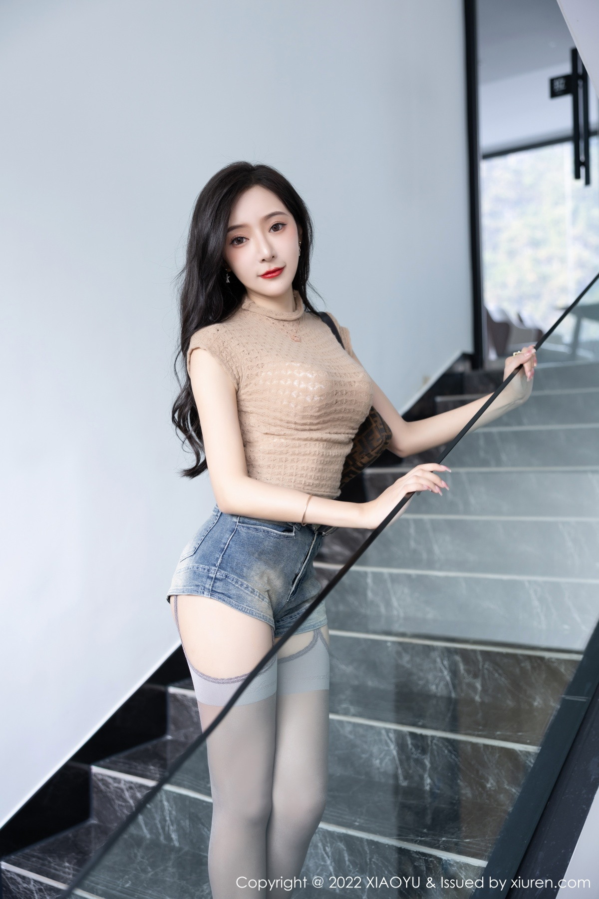 xgyw.top_[XiaoYu画语界]Vol.919_女神王馨瑶yanni浅色衣配牛仔短裤半脱露蕾丝内衣撩人诱惑写真87P