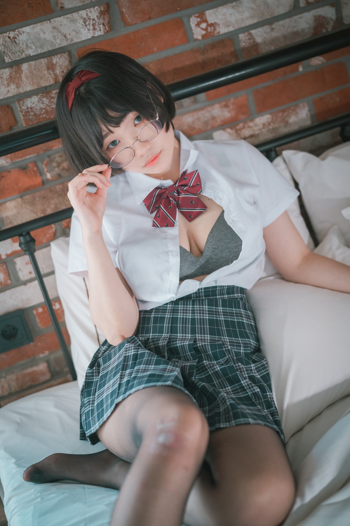 xgyw.top_[DJAWA]No.235_模特Mimmi_Model Student主题私房床上学生制服露翘臀美腿诱惑写真46P