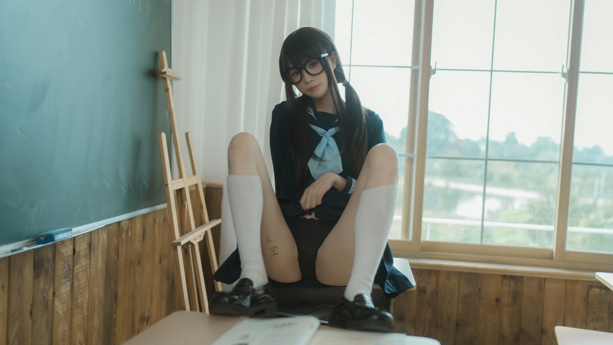 xgyw.top_网络美女西园寺南歌与班长的游戏主题教室里性感制服露黑色蕾丝内衣诱惑写真137P
