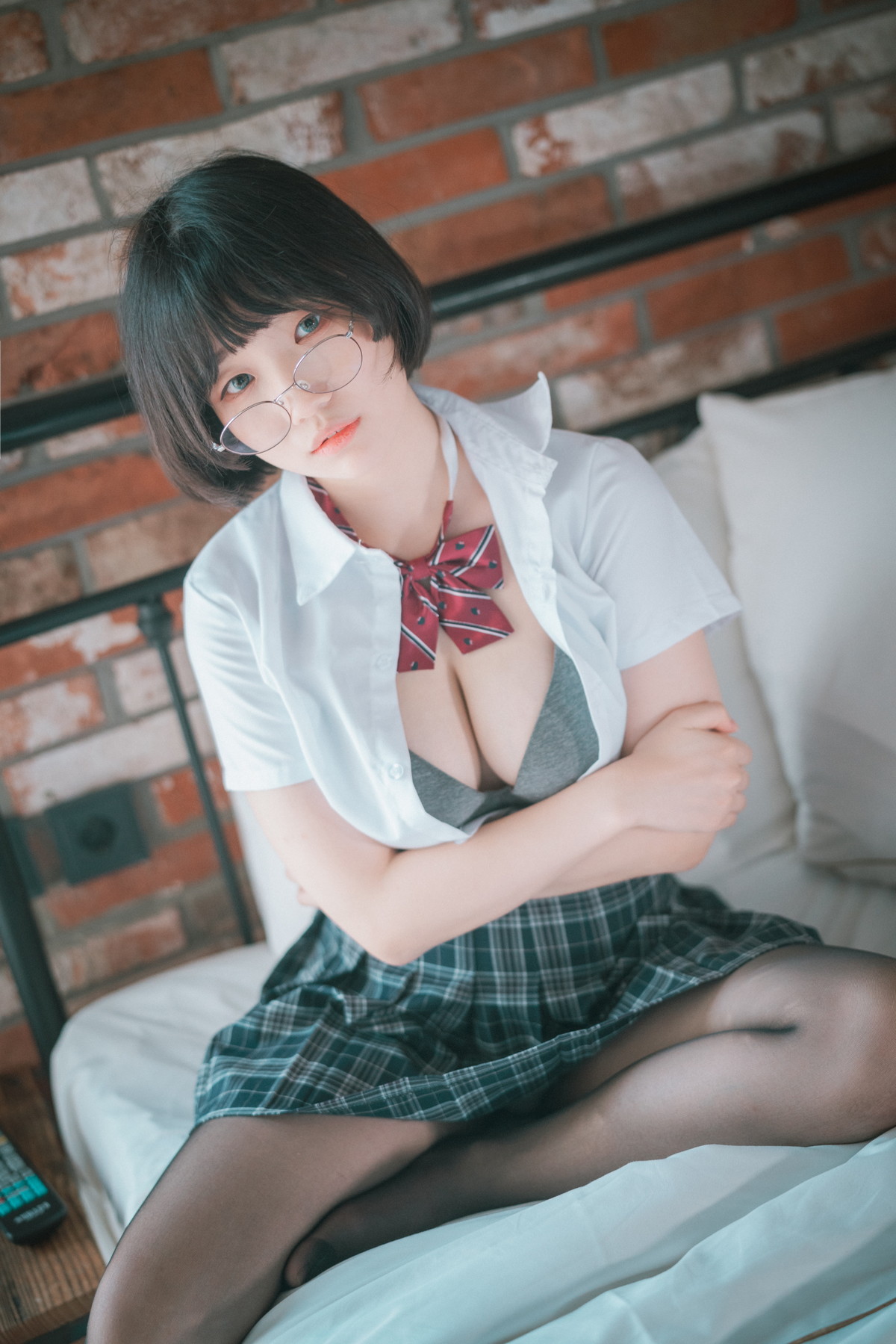 xgyw.top_[DJAWA]No.235_模特Mimmi_Model Student主题私房床上学生制服露翘臀美腿诱惑写真46P