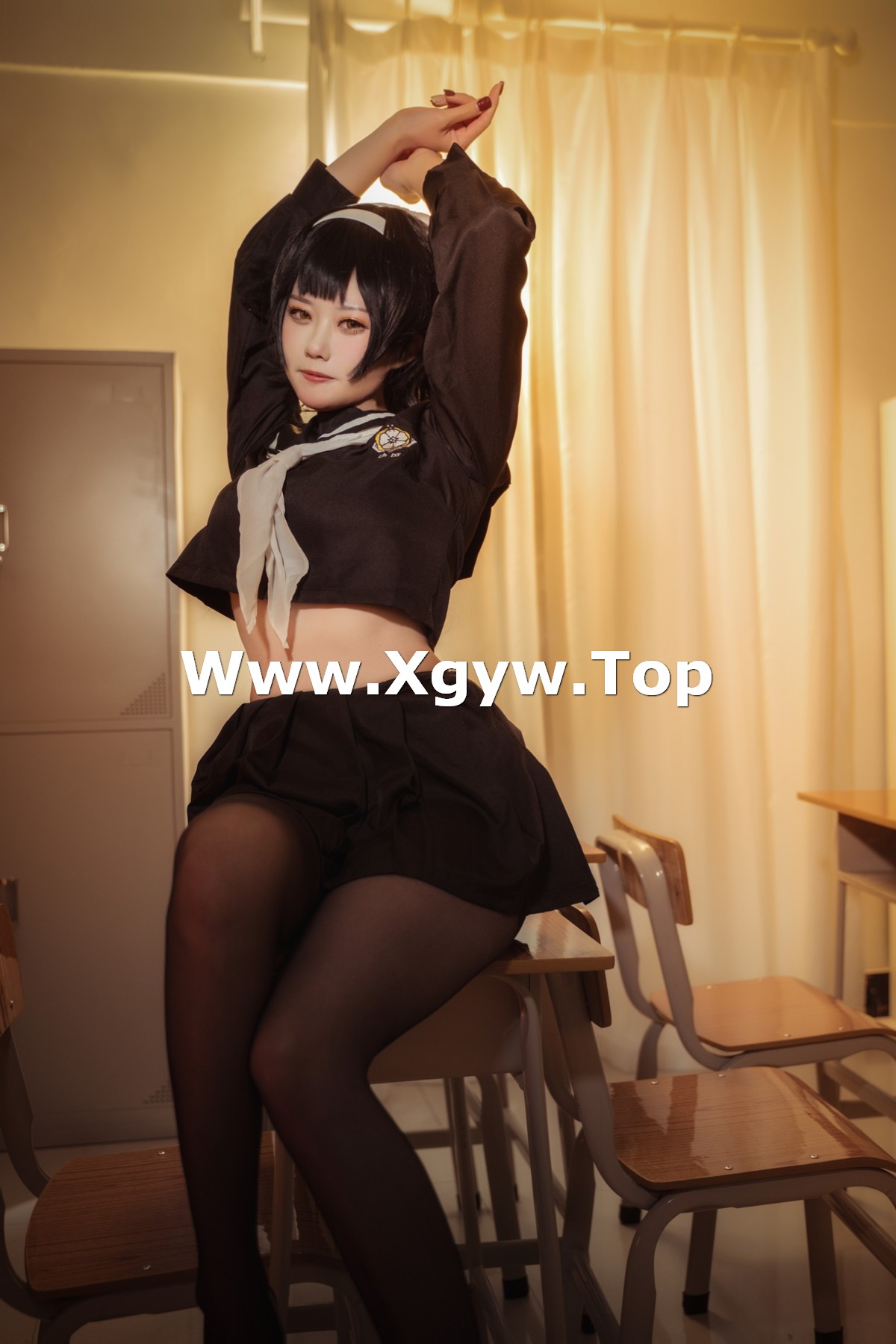 xgyw.top_Coser美女贞子蜜桃碧蓝航线主题教室里性感学生制服配超薄黑丝秀美腿诱惑写真35P