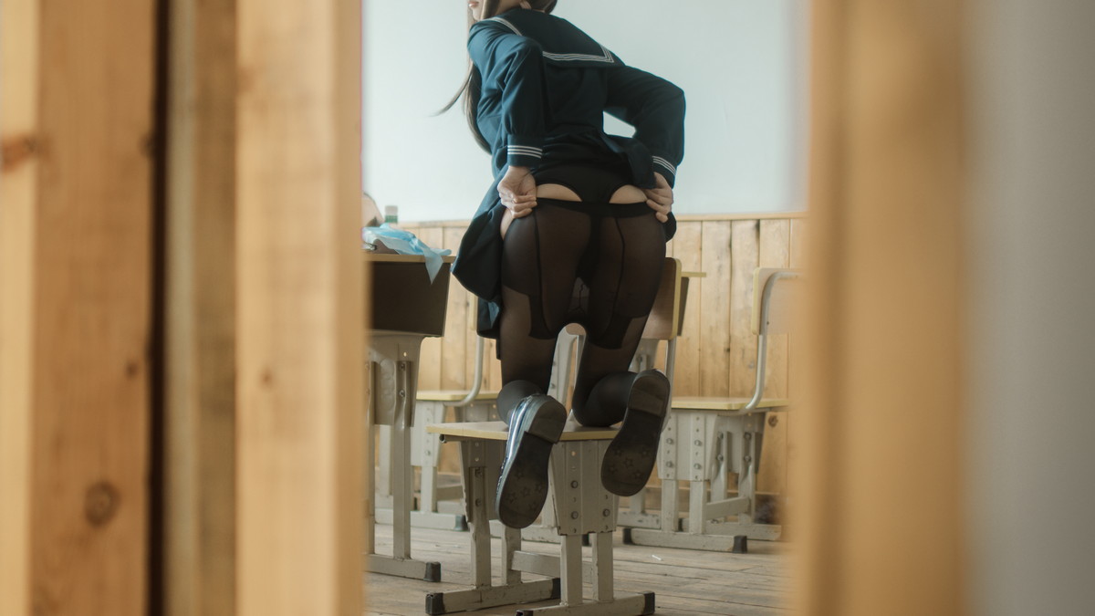 xgyw.top_网络美女西园寺南歌与班长的游戏主题教室里性感制服露黑色蕾丝内衣诱惑写真137P