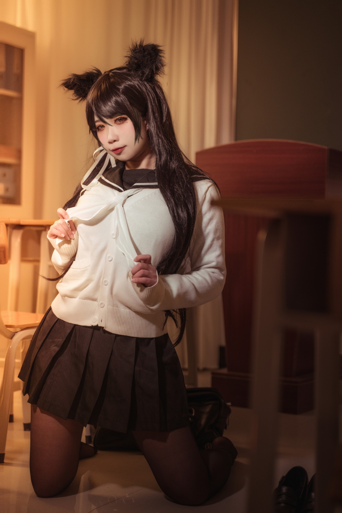 xgyw.top_Coser美女贞子蜜桃碧蓝航线主题教室里性感学生制服配超薄黑丝秀美腿诱惑写真35P