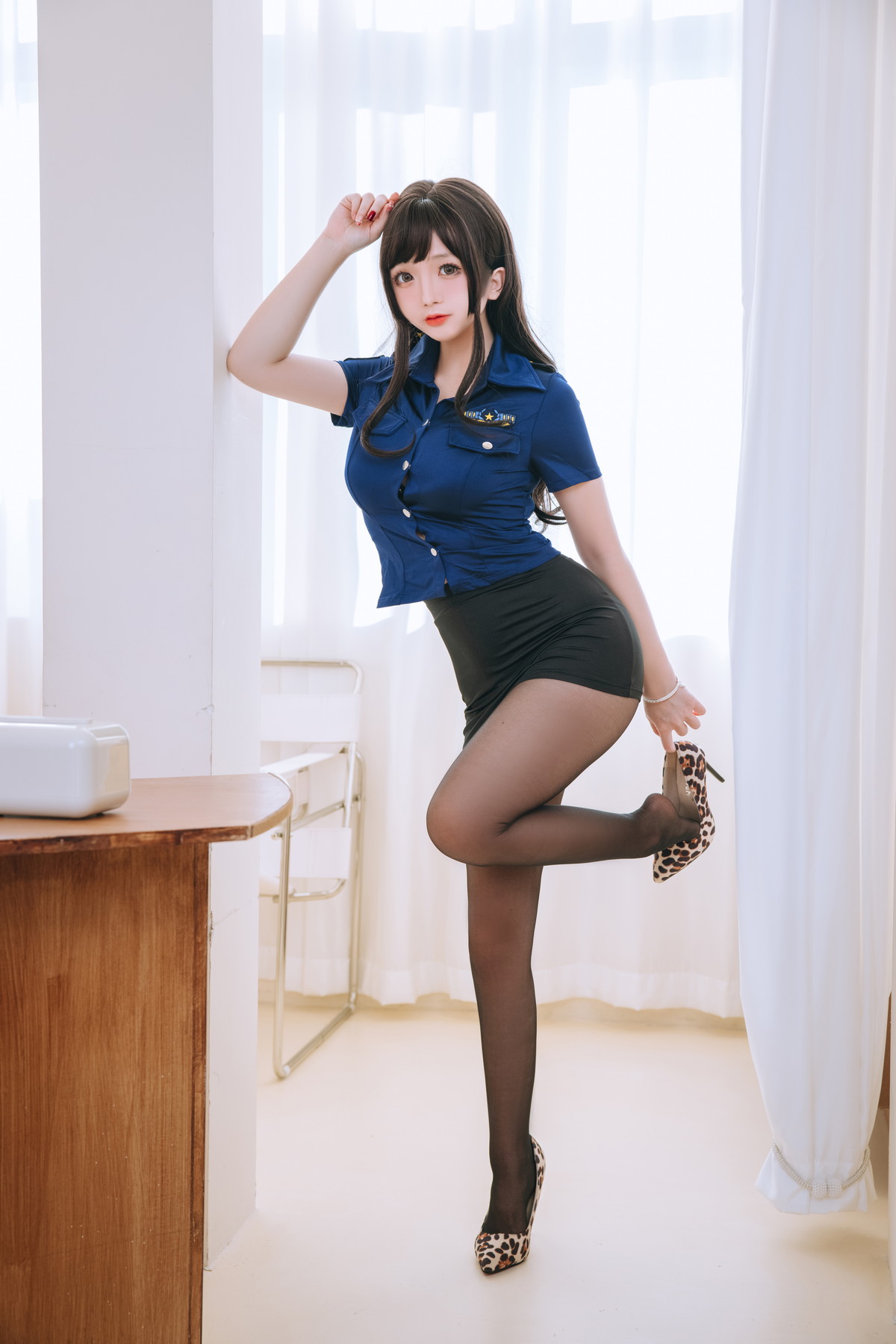 xgyw.top_Cosplay美女日奈娇豹纹女警主题蓝上衣配黑短裙半脱露豹纹内衣丰满诱惑写真109P