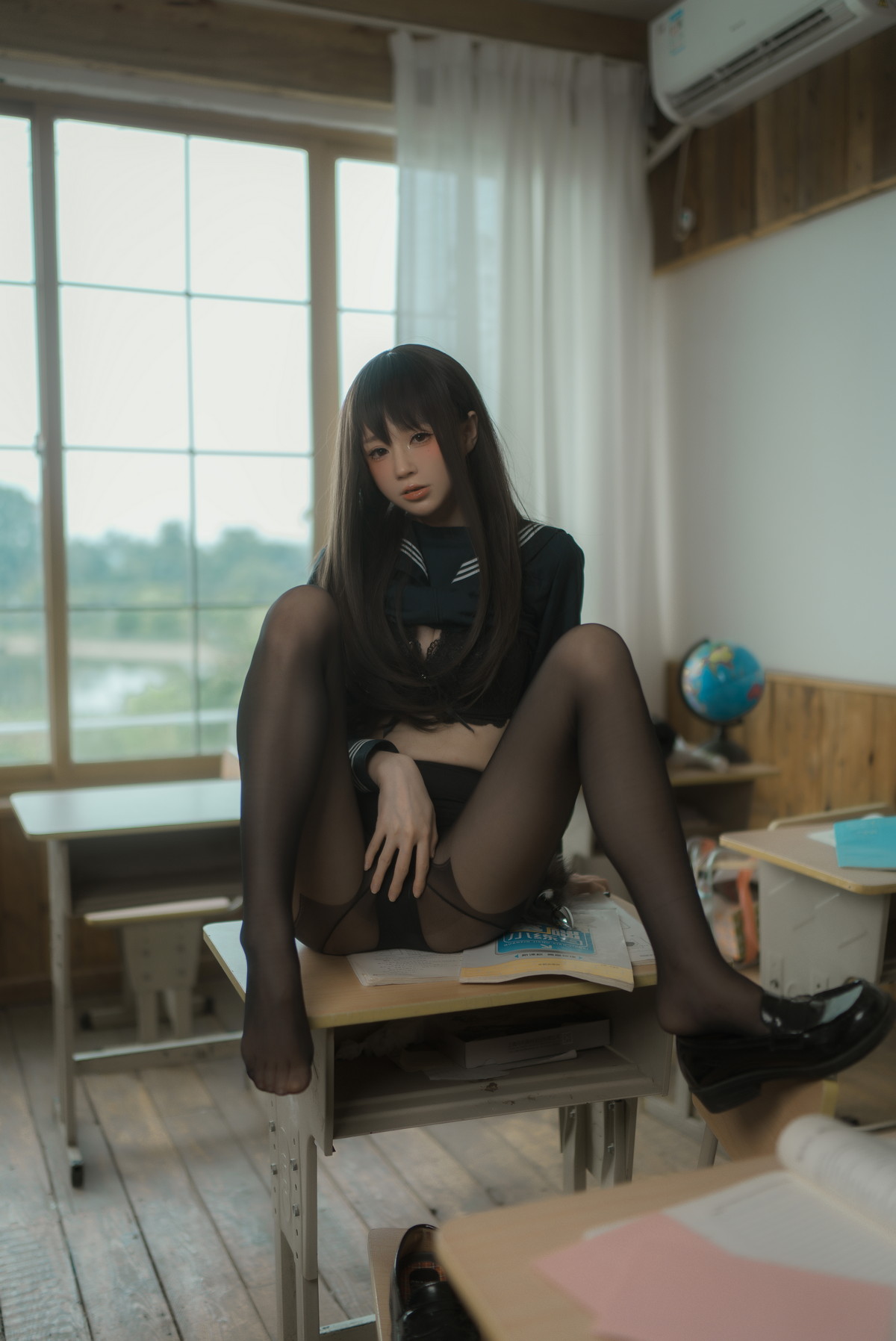 xgyw.top_网络美女西园寺南歌与班长的游戏主题教室里性感制服露黑色蕾丝内衣诱惑写真137P