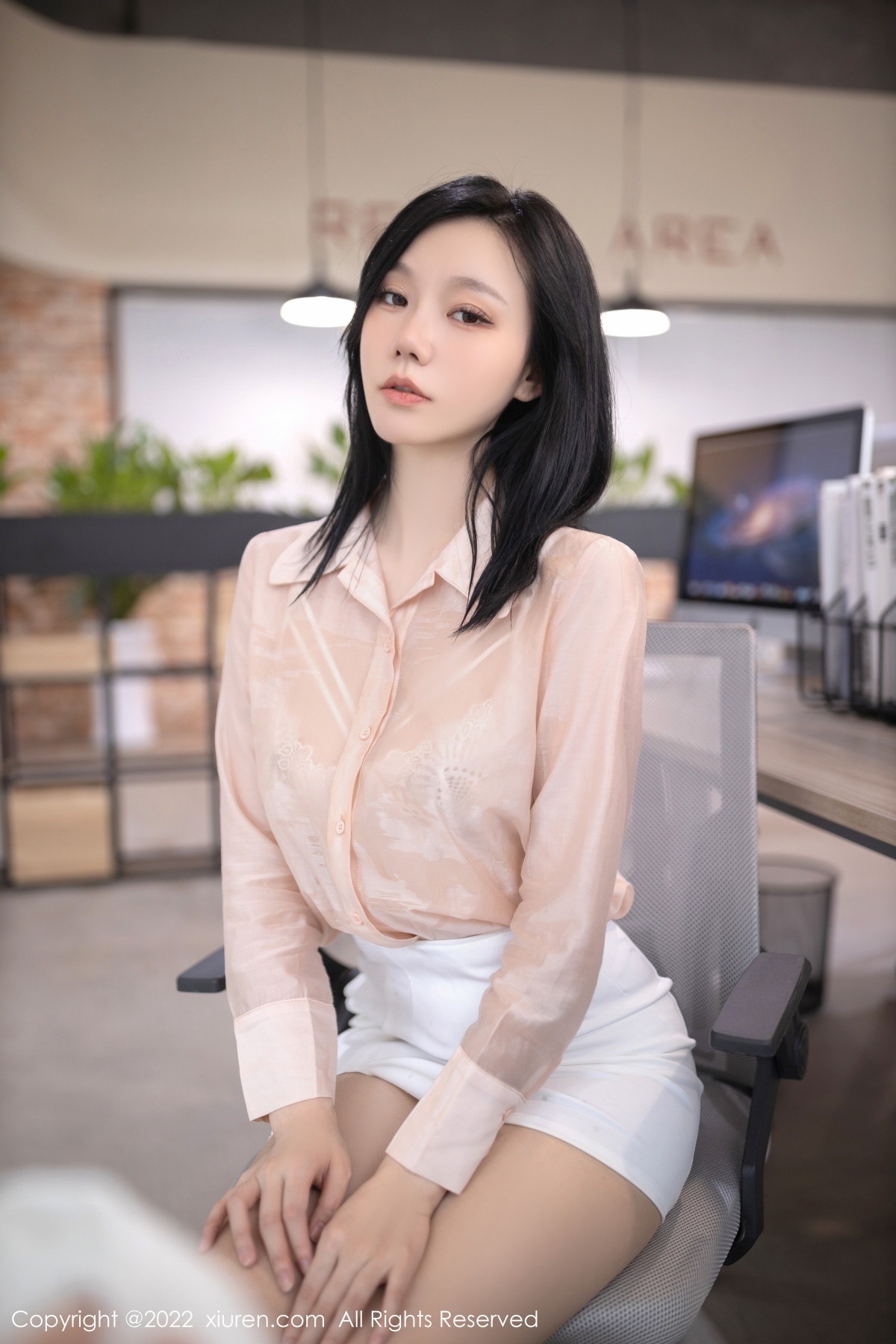 xgyw.top_XiuRen第5960期_模特安然anran浅色上衣配白色短裙露蕾丝内衣原色丝袜诱惑写真82P
