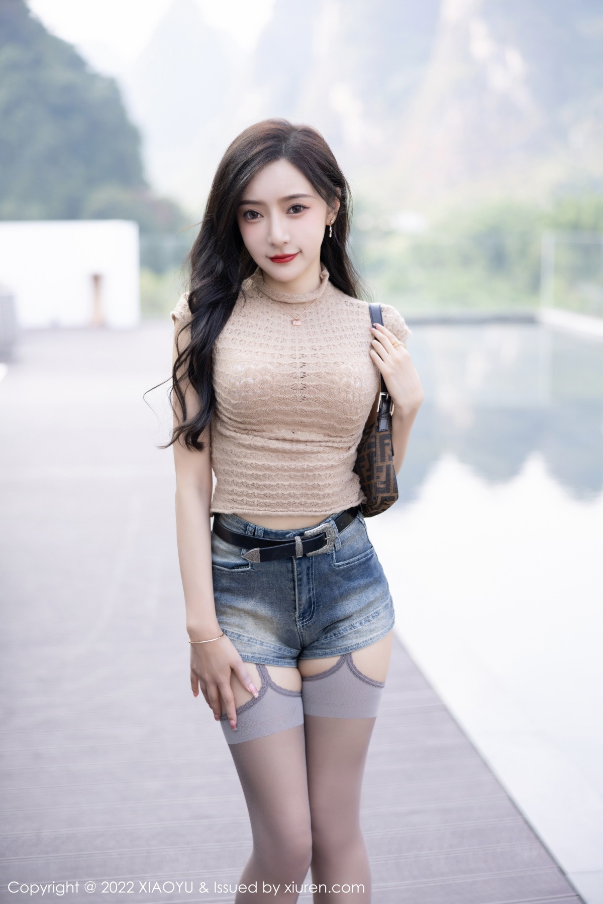 xgyw.top_[XiaoYu画语界]Vol.919_女神王馨瑶yanni浅色衣配牛仔短裤半脱露蕾丝内衣撩人诱惑写真87P
