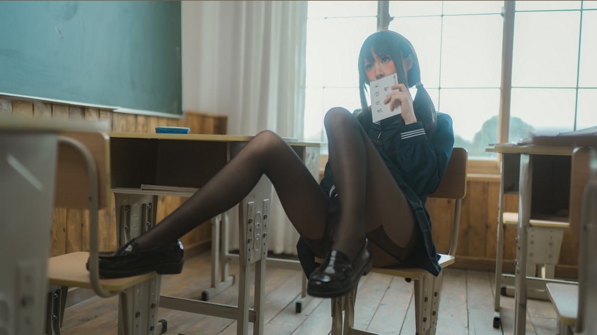 xgyw.top_网络美女西园寺南歌与班长的游戏主题教室里性感制服露黑色蕾丝内衣诱惑写真137P