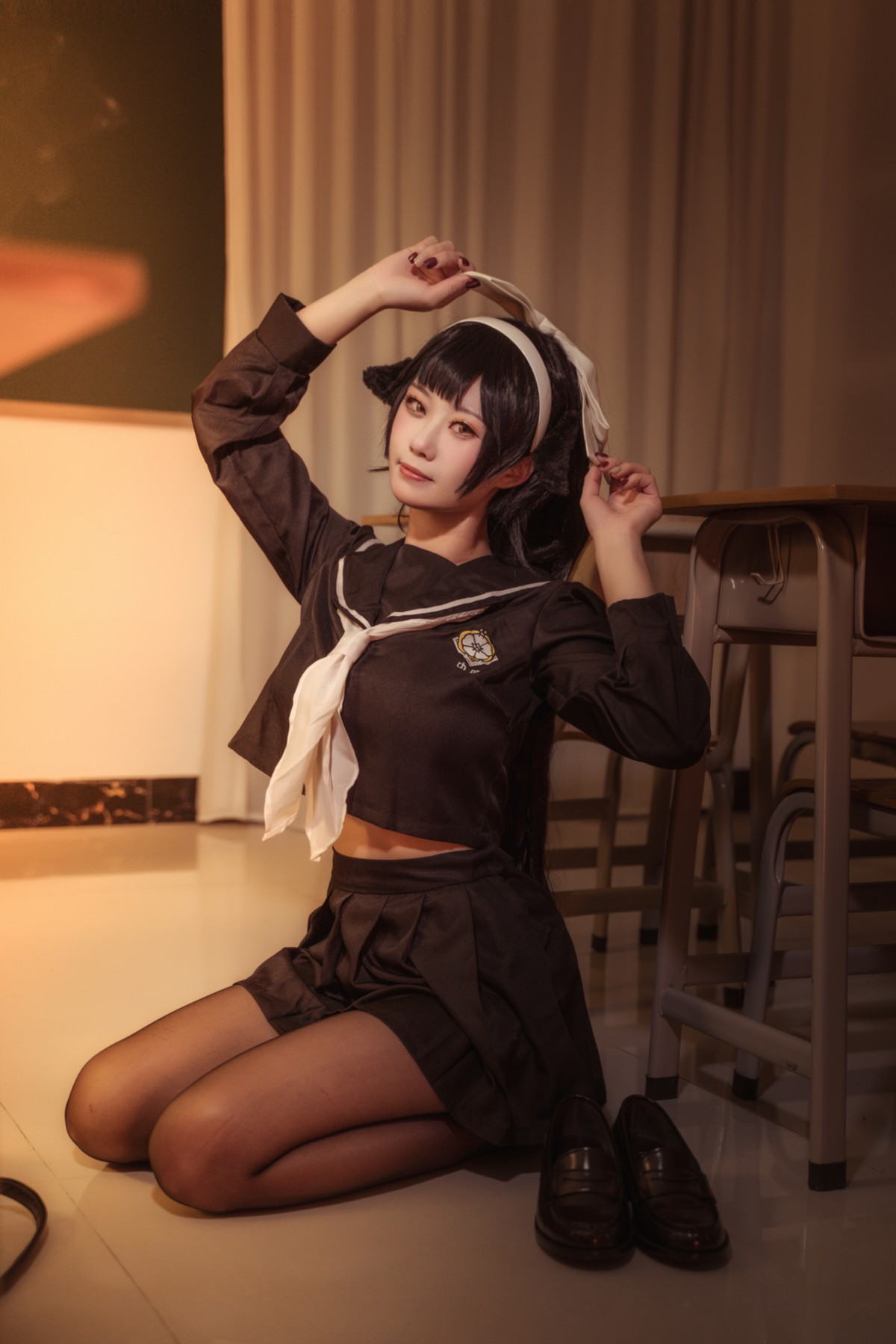xgyw.top_Coser美女贞子蜜桃碧蓝航线主题教室里性感学生制服配超薄黑丝秀美腿诱惑写真35P