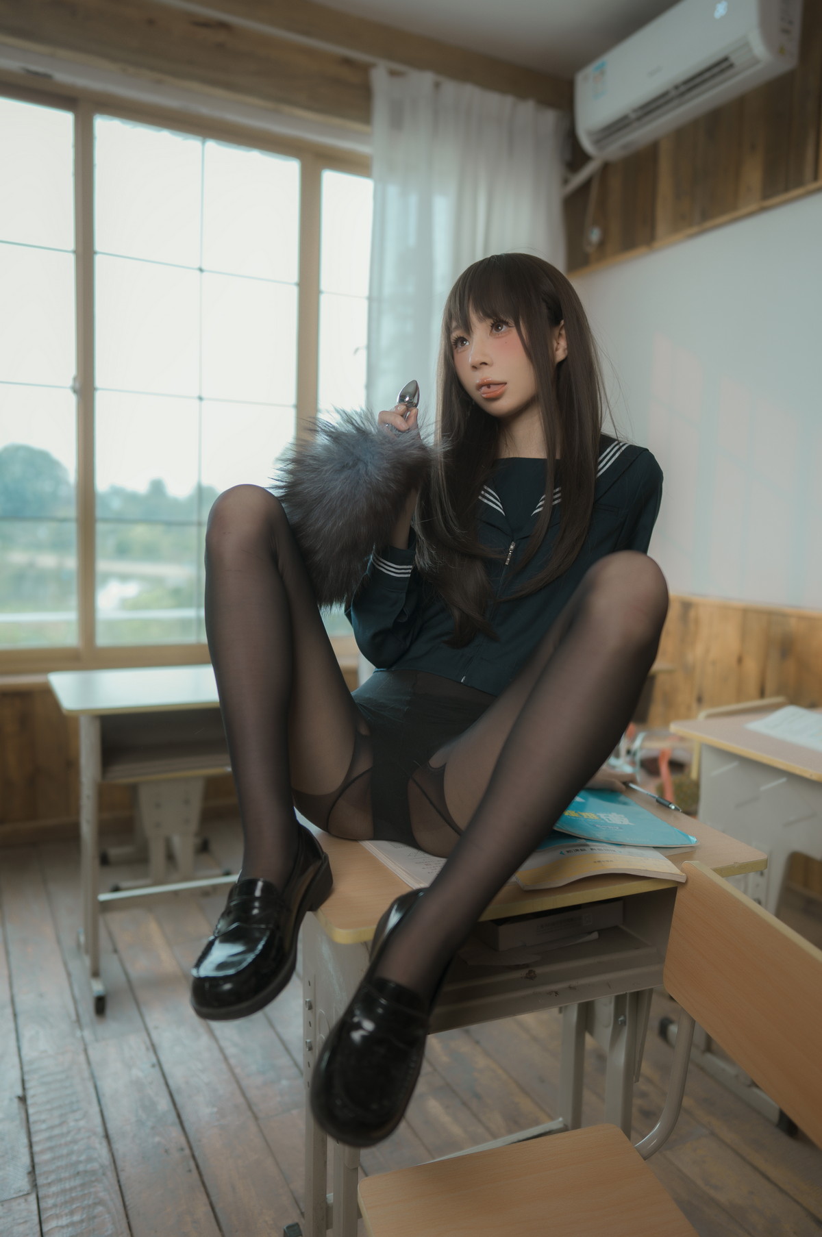 xgyw.top_网络美女西园寺南歌与班长的游戏主题教室里性感制服露黑色蕾丝内衣诱惑写真137P