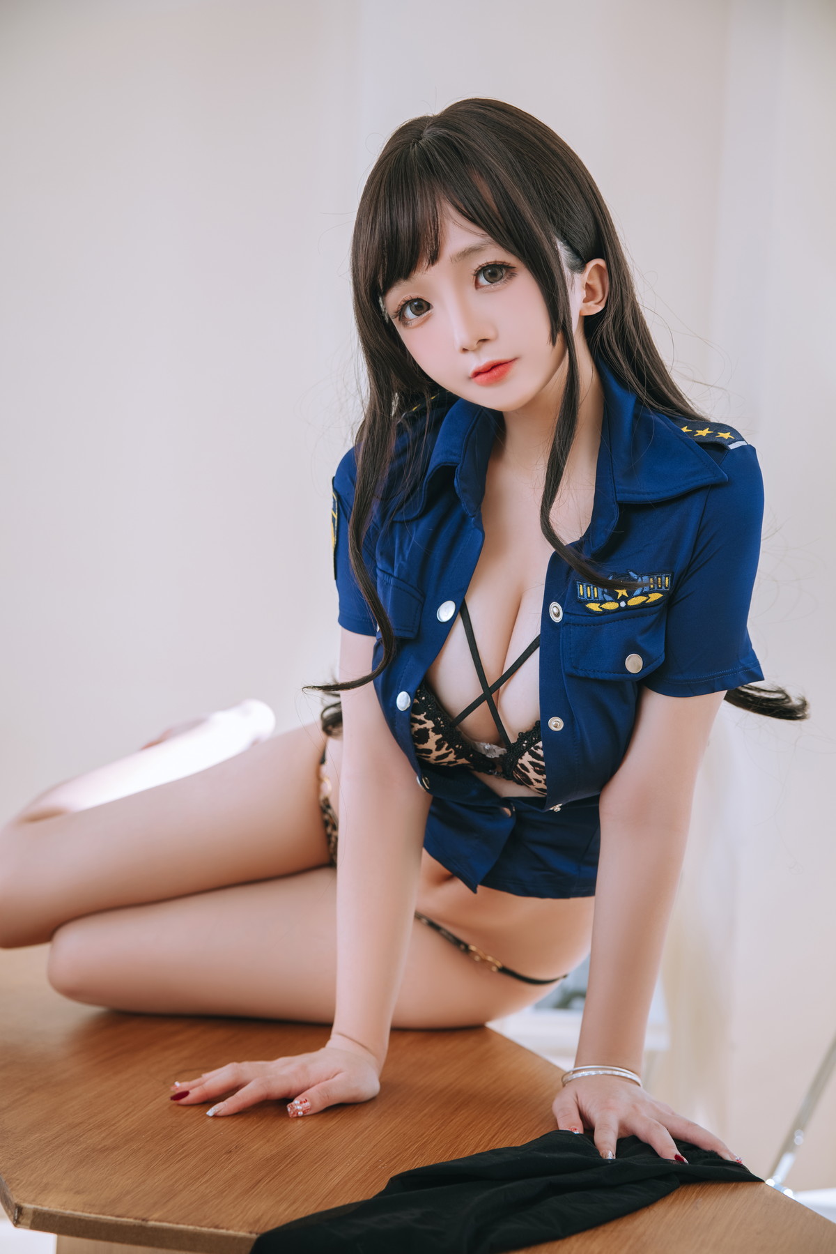 xgyw.top_Cosplay美女日奈娇豹纹女警主题蓝上衣配黑短裙半脱露豹纹内衣丰满诱惑写真109P