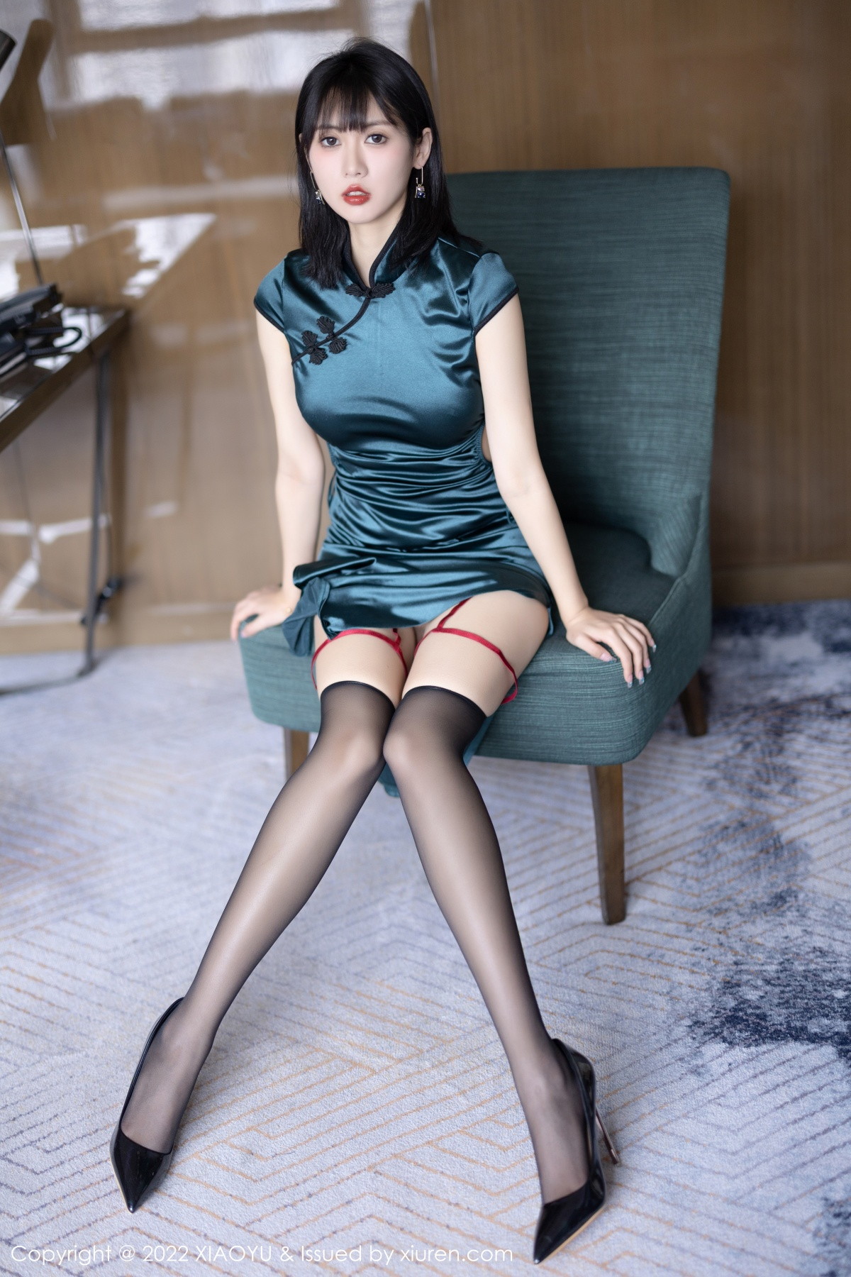xgyw.top_[XiaoYu画语界]Vol.920_模特林子遥私房性感深色旗袍配黑丝吊袜秀曼妙身姿迷人诱惑写真73P