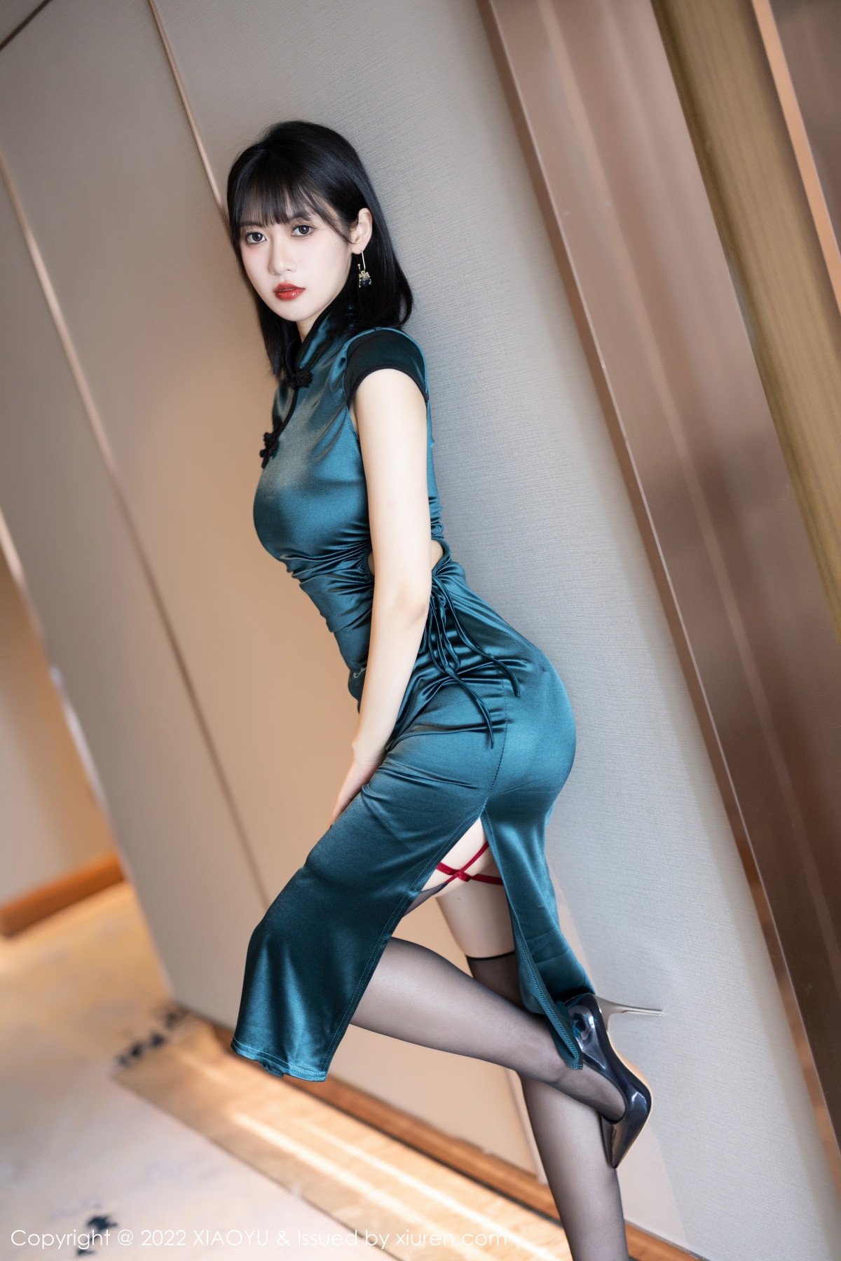 xgyw.top_[XiaoYu画语界]Vol.920_模特林子遥私房性感深色旗袍配黑丝吊袜秀曼妙身姿迷人诱惑写真73P