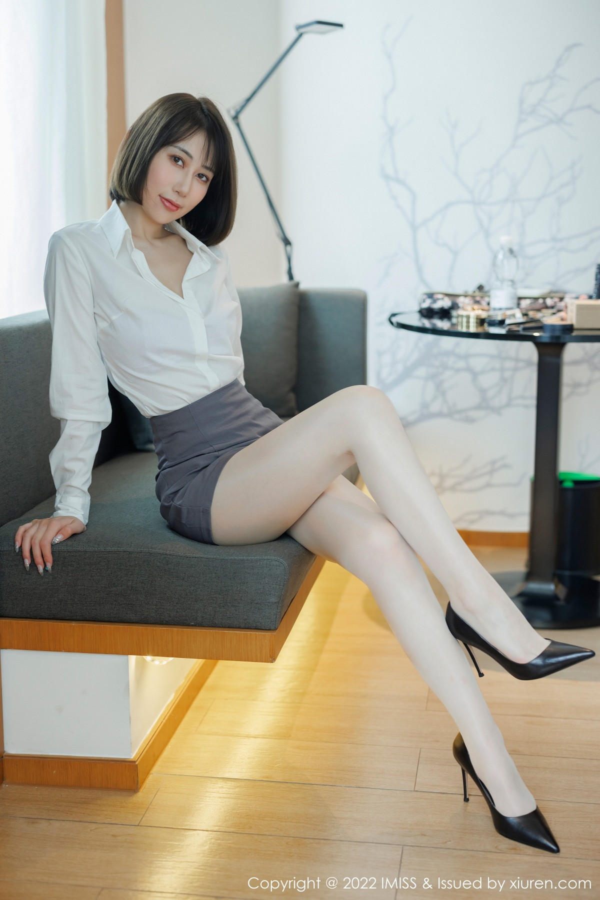 xgyw.top_[IMISS爱蜜社]Vol.709_新人模特瑞妤性感白T配灰色短裙露紫色内衣超薄肉丝迷人写真68P