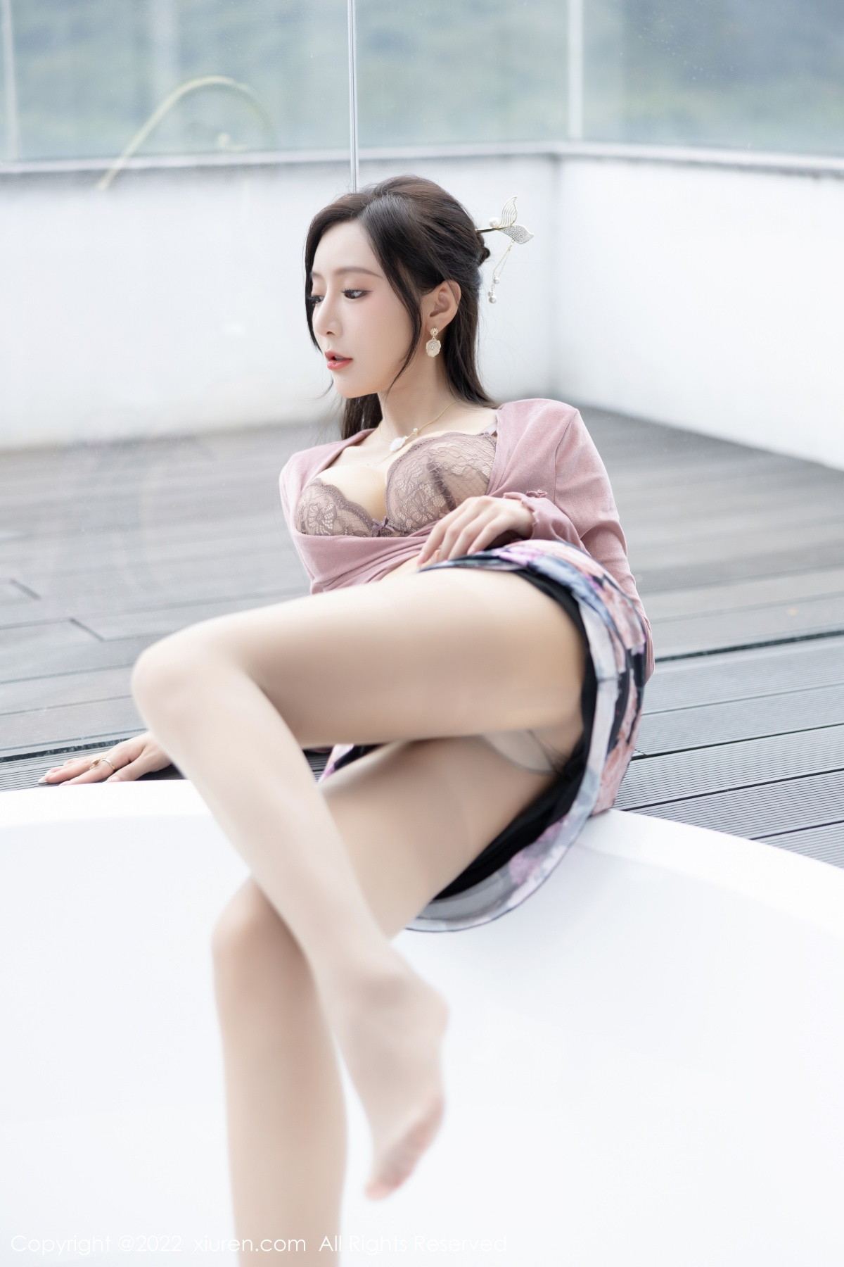 xgyw.top_XiuRen第5985期_女神王馨瑶yanni粉灰色上衣配花色长裙露蕾丝内衣撩人诱惑写真82P