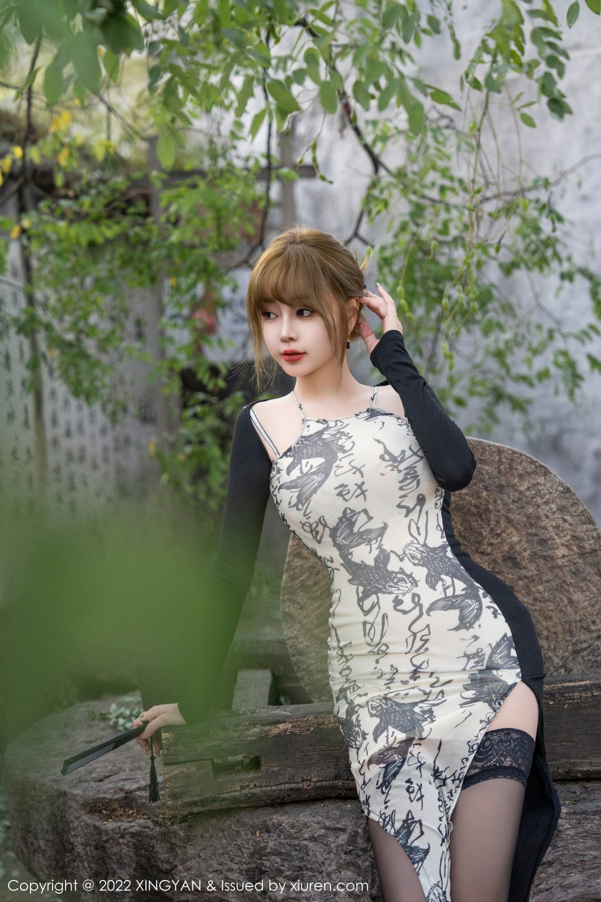 xgyw.top_[XINGYAN星颜社]VOL.159_女神王雨纯简约拼色连衣裙配超薄黑丝露黑色蕾丝内衣诱惑写真51P