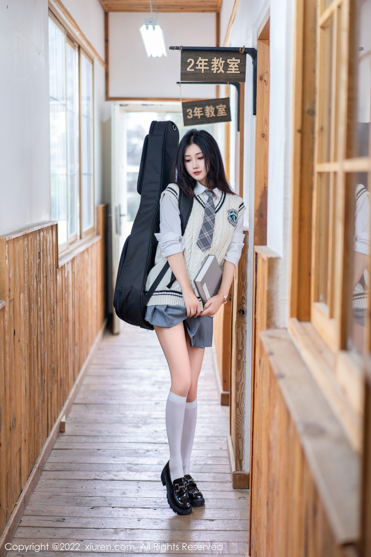 xgyw.top_XiuRen第5970期_模特Laura阿姣性感学妹短裙制服露白色内衣秀曼妙身姿迷人写真99P