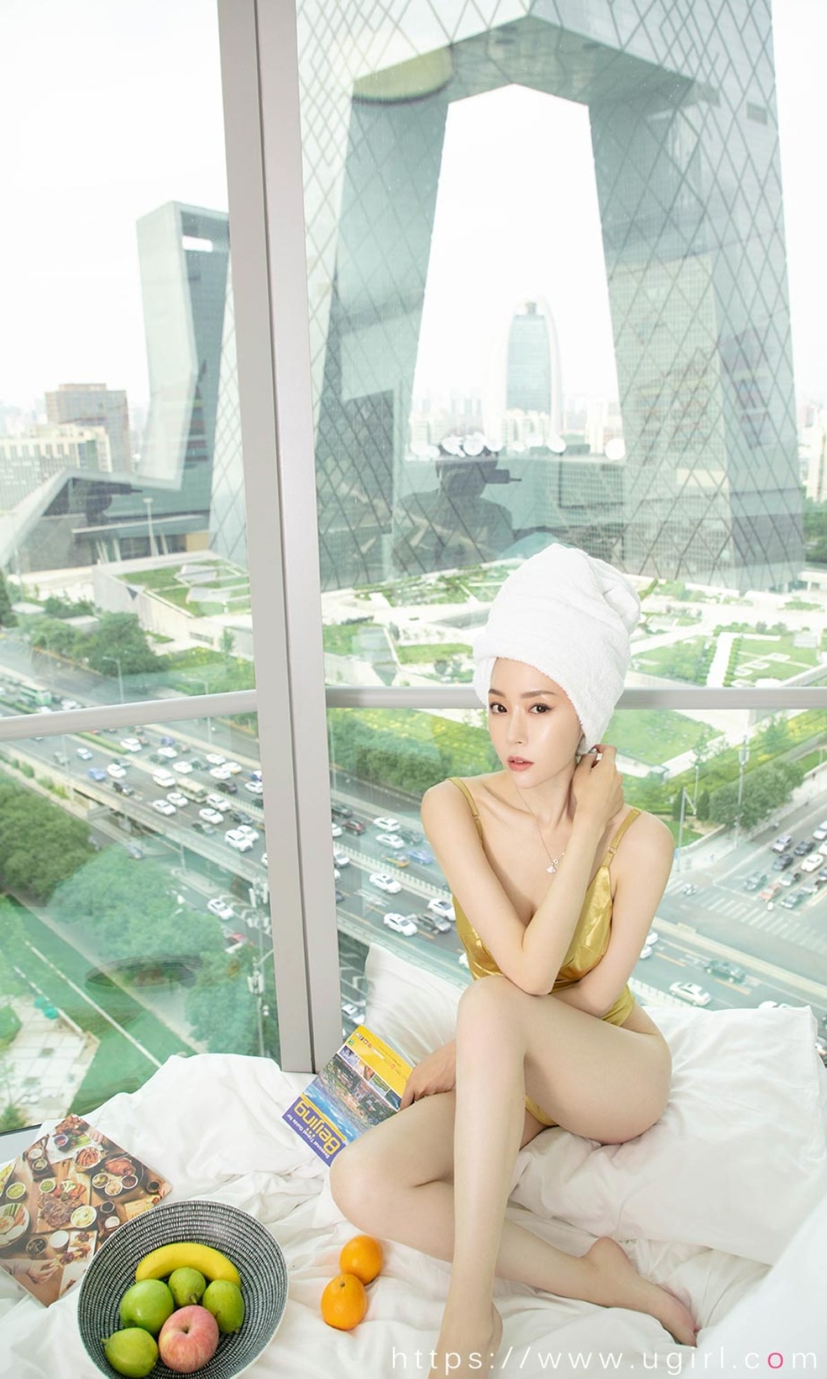 xgyw.top_[Ugirls爱尤物]No.2477_模特梦心玥私房阳台性感金色连体内衣秀高挑身材迷人诱惑写真35P
