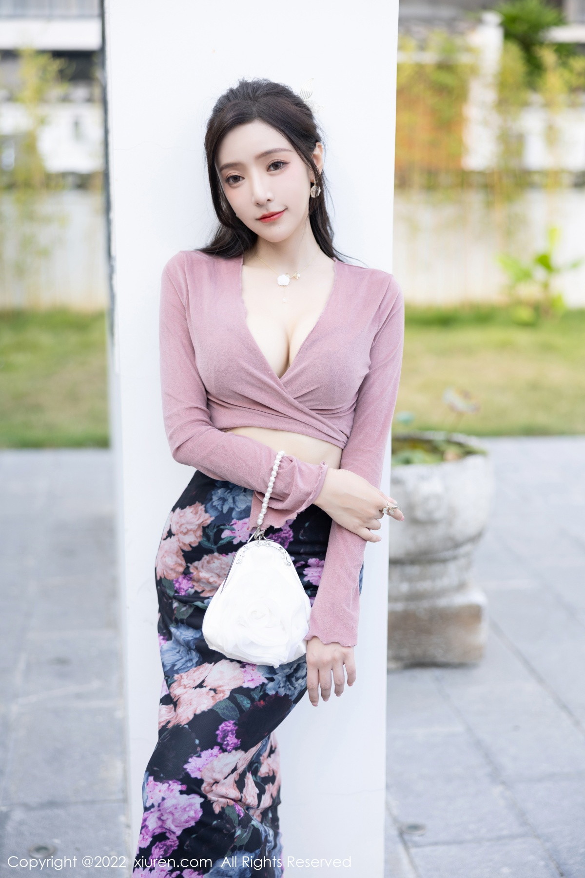 xgyw.top_XiuRen第5985期_女神王馨瑶yanni粉灰色上衣配花色长裙露蕾丝内衣撩人诱惑写真82P