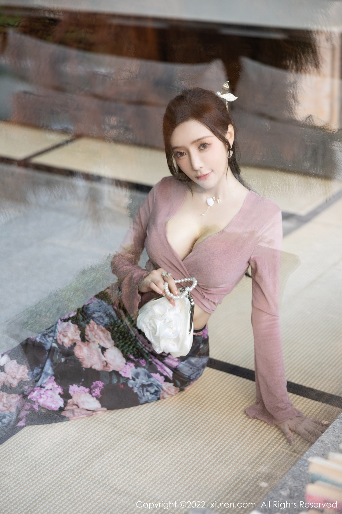 xgyw.top_XiuRen第5985期_女神王馨瑶yanni粉灰色上衣配花色长裙露蕾丝内衣撩人诱惑写真82P