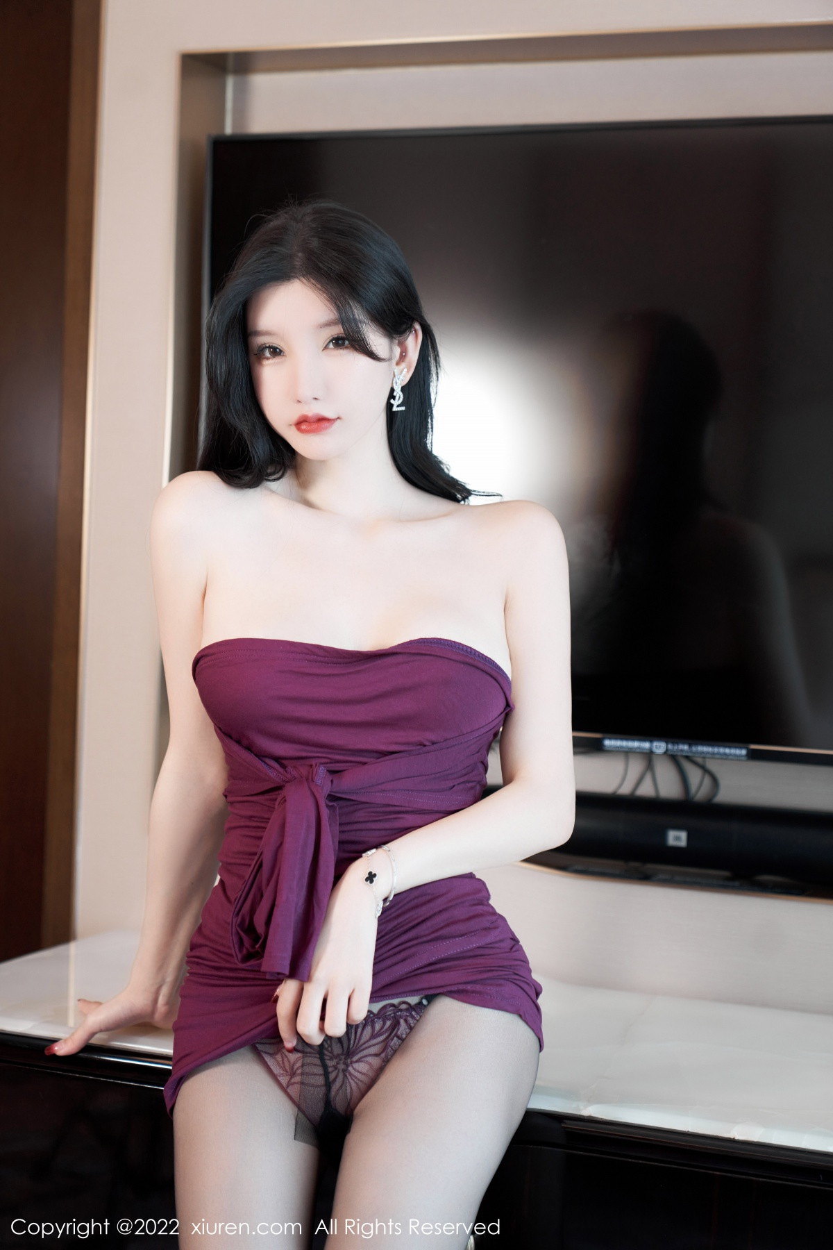 xgyw.top_XiuRen第5980期_女神周于希Sally性感紫色连衣裙配超薄黑丝秀白嫩肌肤迷人写真83P