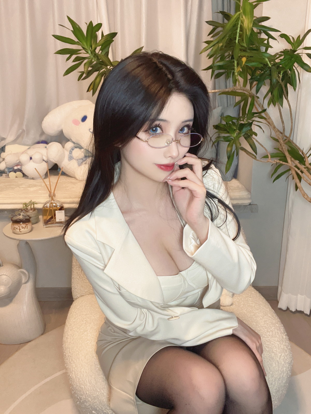 xgyw.top_网络美女rioko凉凉子和女上司的七夕主题黑色蕾丝内衣配蕾丝吊袜秀翘臀诱惑写真30P