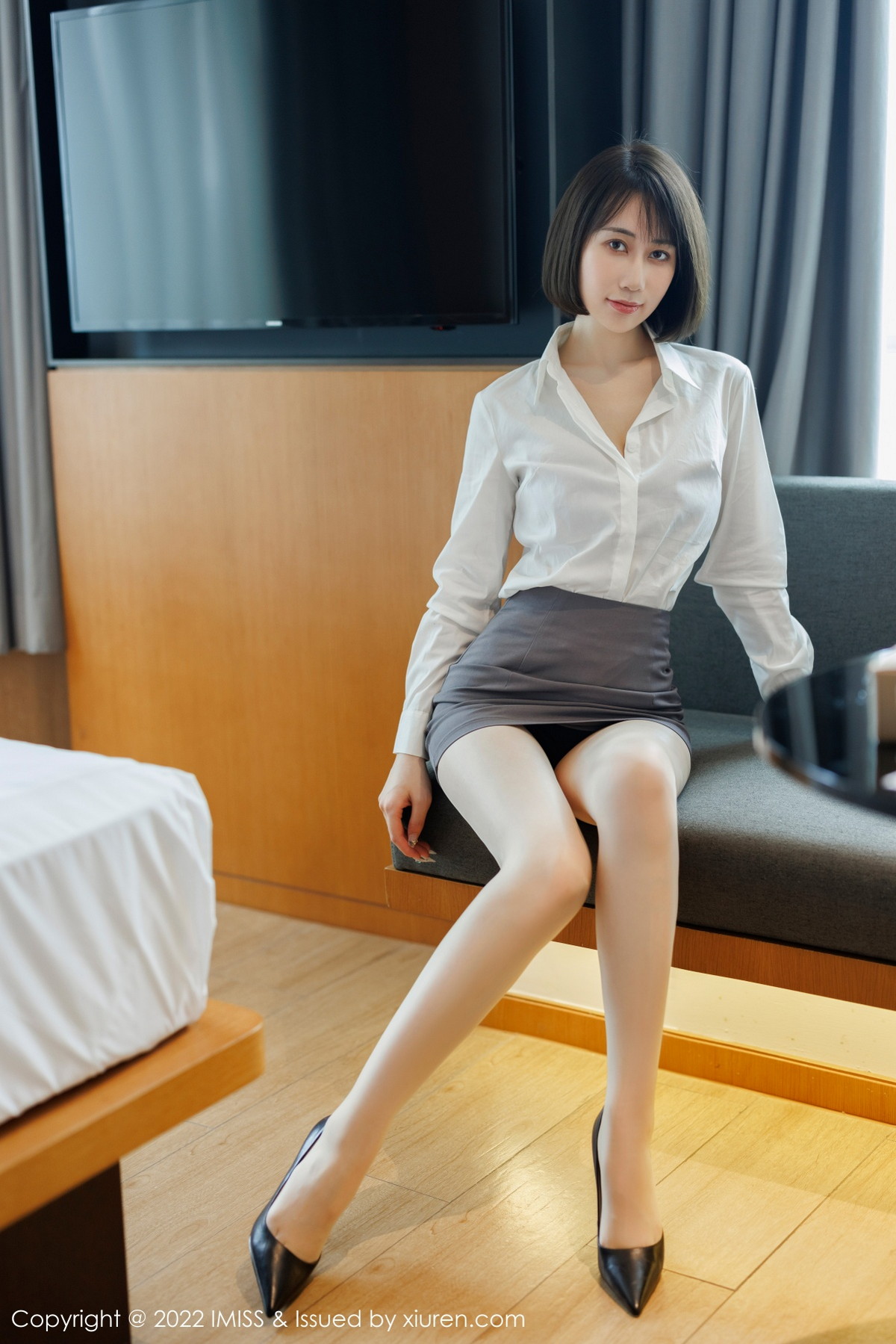 xgyw.top_[IMISS爱蜜社]Vol.709_新人模特瑞妤性感白T配灰色短裙露紫色内衣超薄肉丝迷人写真68P