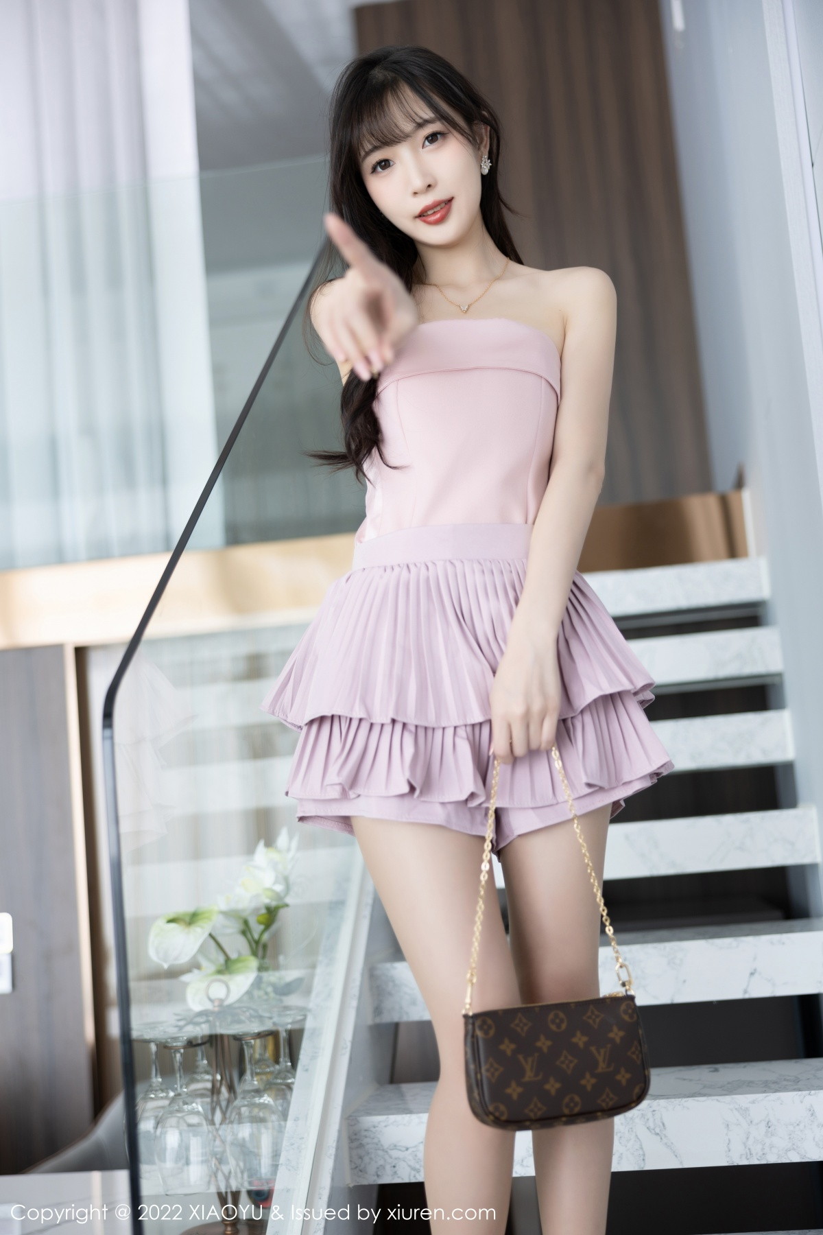 xgyw.top_[XiaoYu画语界]Vol.923_模特林星阑性感粉色露肩上衣配灰短裙露蕾丝内衣迷人诱惑写真83P