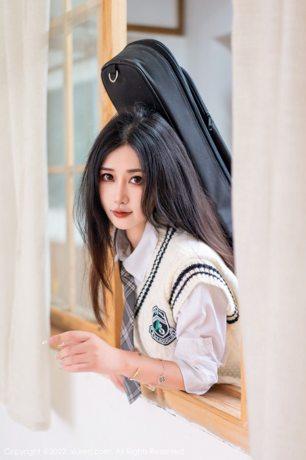 xgyw.top_XiuRen第5970期_模特Laura阿姣性感学妹短裙制服露白色内衣秀曼妙身姿迷人写真99P