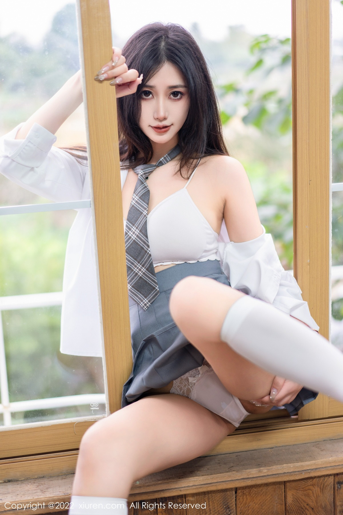 xgyw.top_XiuRen第5970期_模特Laura阿姣性感学妹短裙制服露白色内衣秀曼妙身姿迷人写真99P