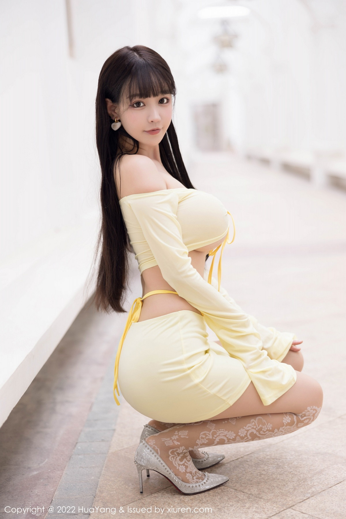 xgyw.top_[HuaYang花漾]Vol.522_女神朱可儿Flora性感淡黄色轻透服配超薄无内肉丝惹火诱惑写真60P