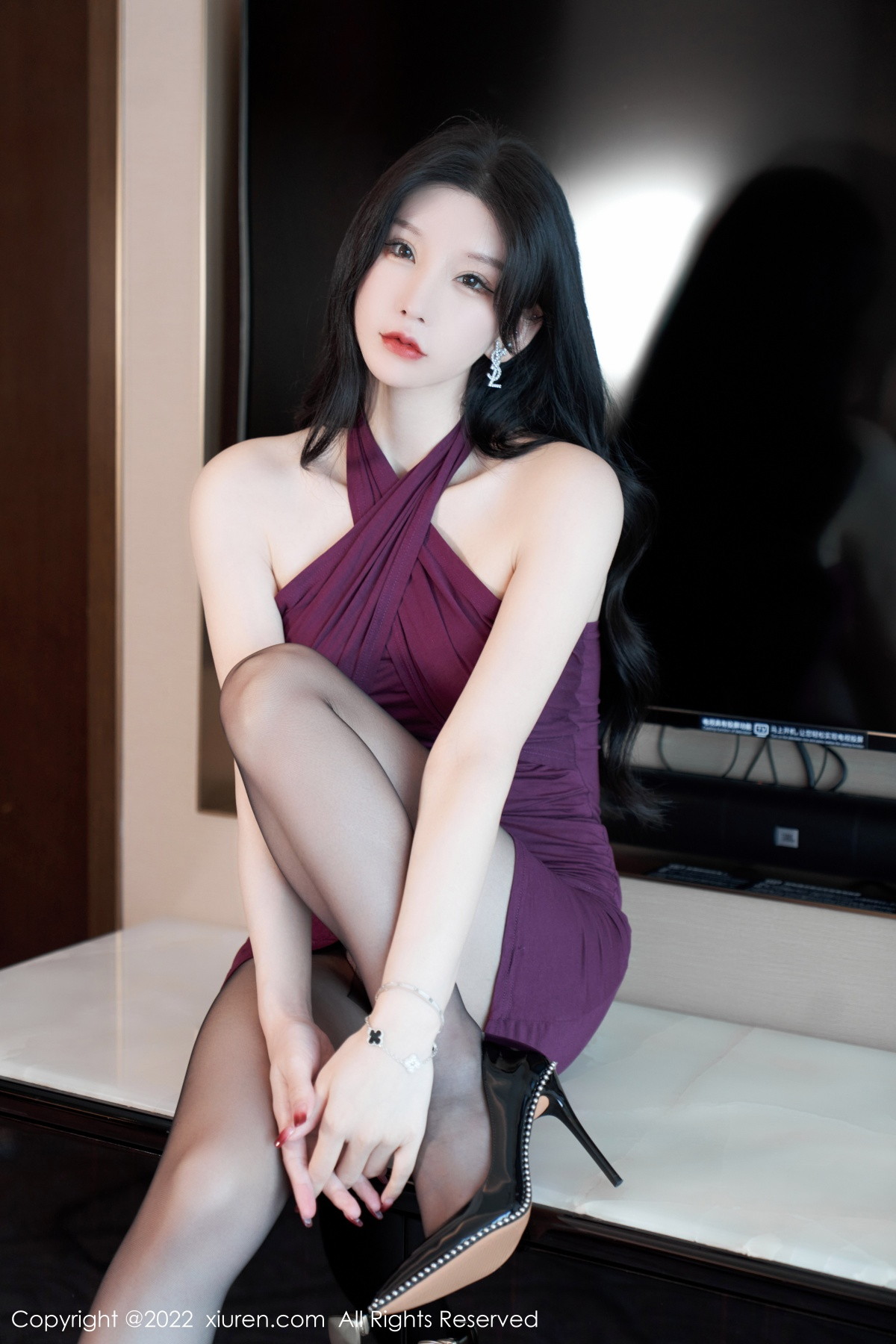 xgyw.top_XiuRen第5980期_女神周于希Sally性感紫色连衣裙配超薄黑丝秀白嫩肌肤迷人写真83P