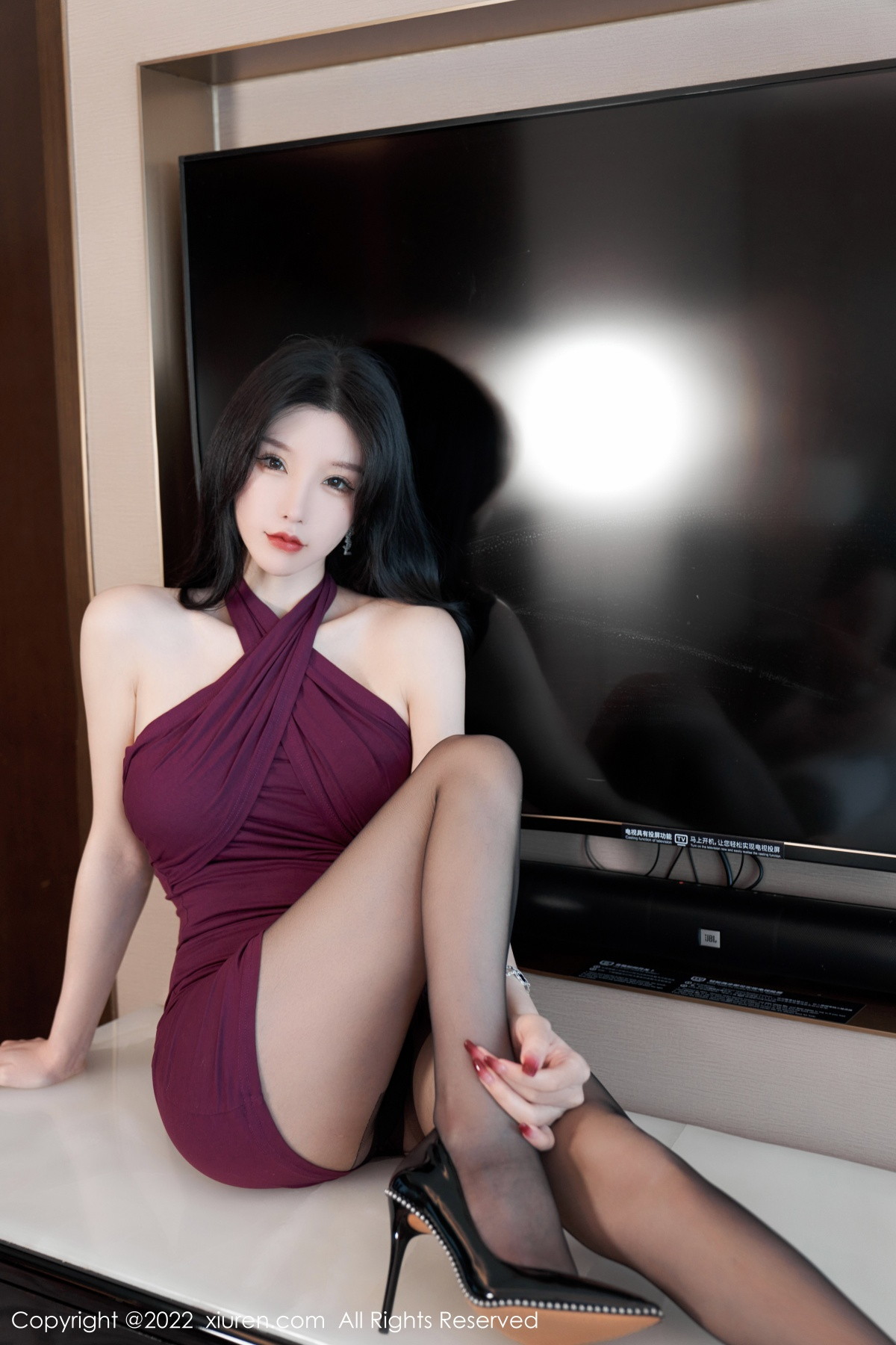 xgyw.top_XiuRen第5980期_女神周于希Sally性感紫色连衣裙配超薄黑丝秀白嫩肌肤迷人写真83P