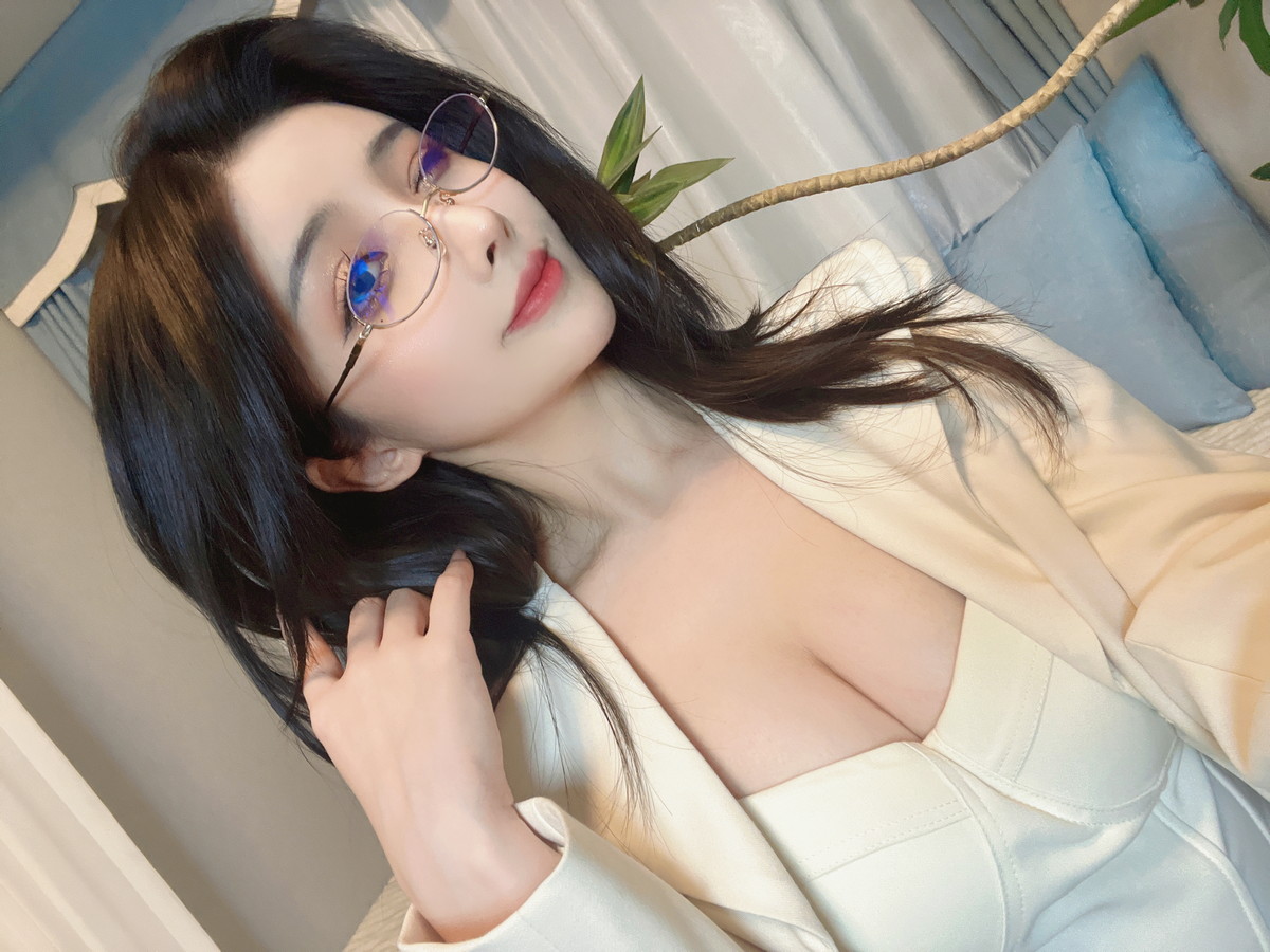 xgyw.top_网络美女rioko凉凉子和女上司的七夕主题黑色蕾丝内衣配蕾丝吊袜秀翘臀诱惑写真30P