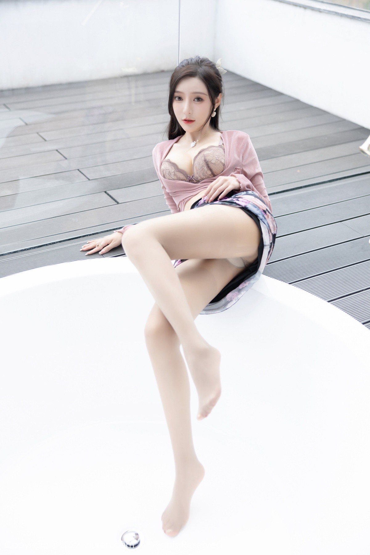 xgyw.top_XiuRen第5985期_女神王馨瑶yanni粉灰色上衣配花色长裙露蕾丝内衣撩人诱惑写真82P