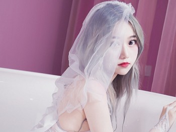 网络青春美女Eloise软软入水蕾丝主题私人浴缸芭比娃娃装扮白色蕾丝内衣湿身骚扰写真35P