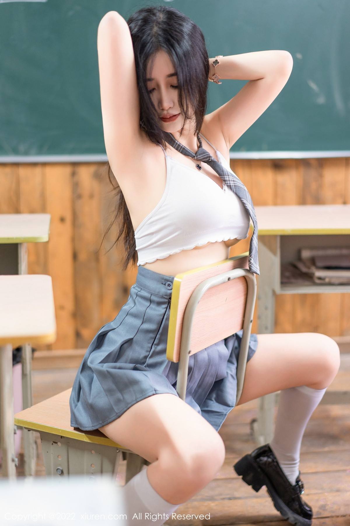 xgyw.top_XiuRen第5970期_模特Laura阿姣性感学妹短裙制服露白色内衣秀曼妙身姿迷人写真99P