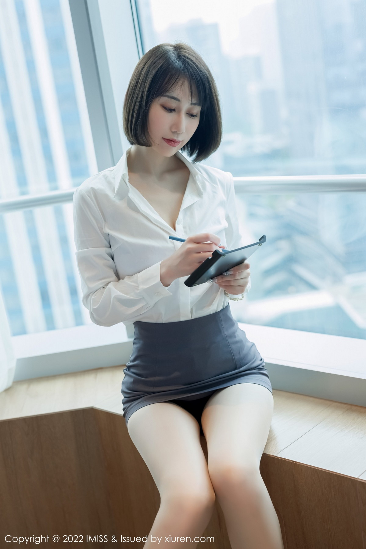 xgyw.top_[IMISS爱蜜社]Vol.709_新人模特瑞妤性感白T配灰色短裙露紫色内衣超薄肉丝迷人写真68P