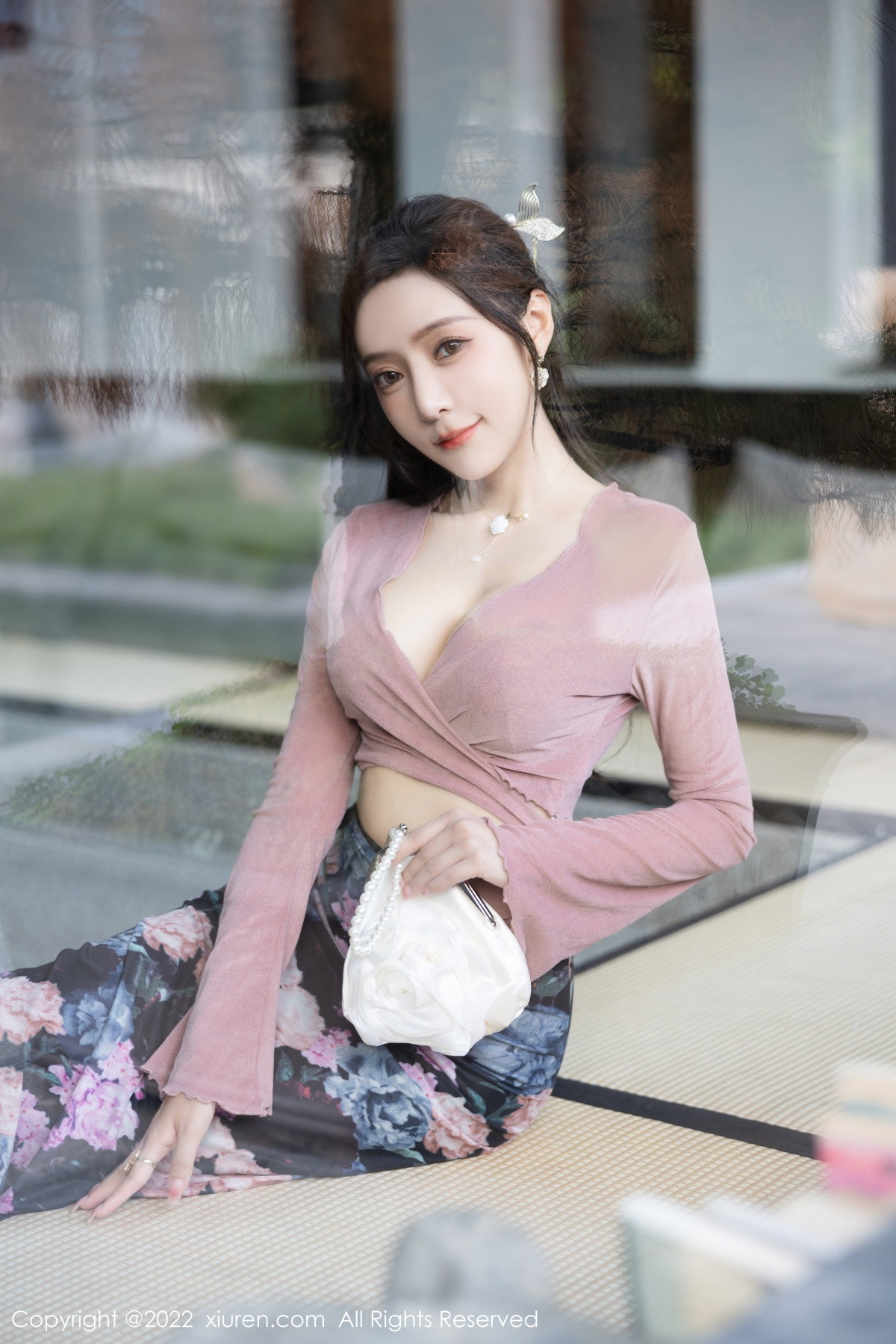 xgyw.top_XiuRen第5985期_女神王馨瑶yanni粉灰色上衣配花色长裙露蕾丝内衣撩人诱惑写真82P