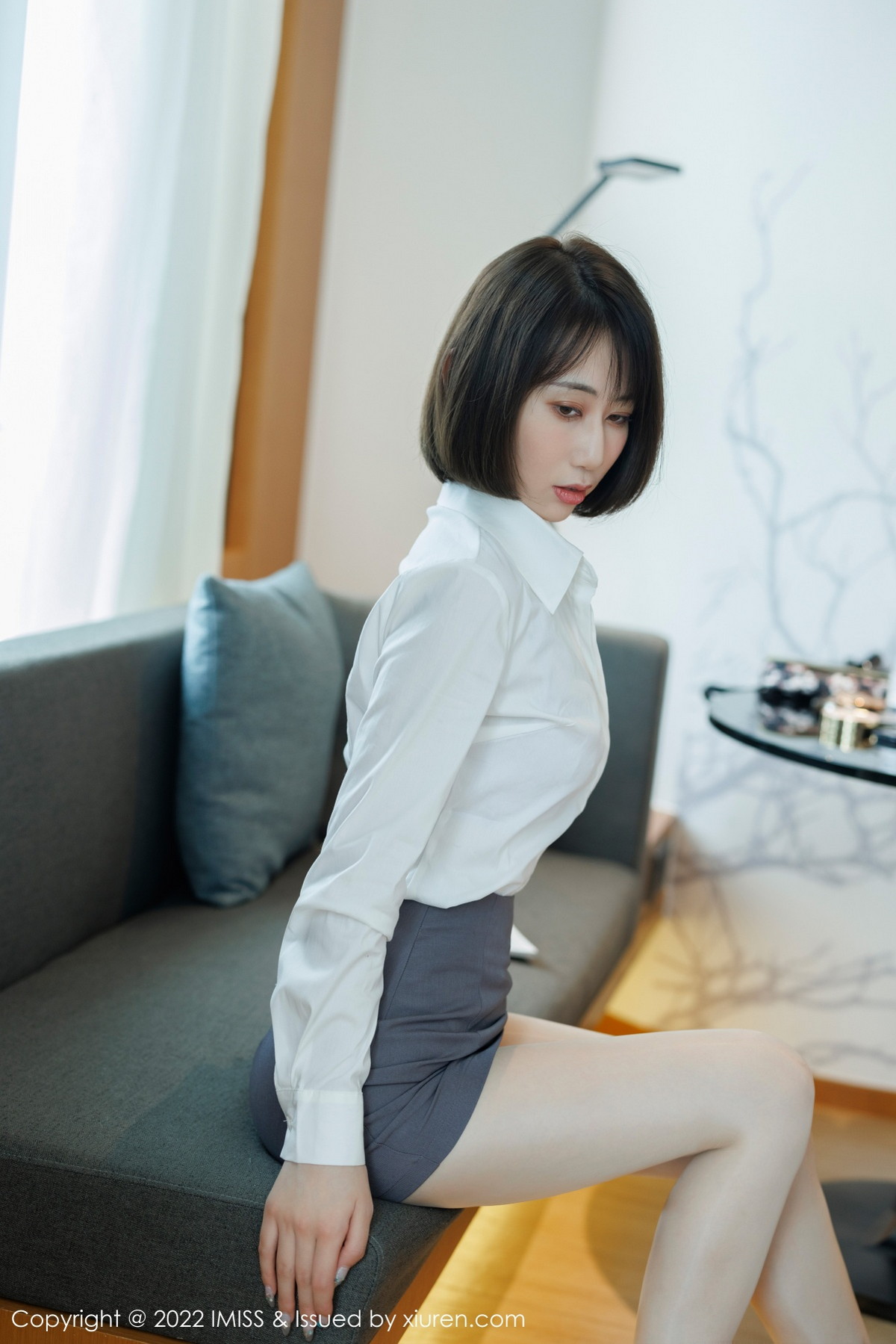 xgyw.top_[IMISS爱蜜社]Vol.709_新人模特瑞妤性感白T配灰色短裙露紫色内衣超薄肉丝迷人写真68P