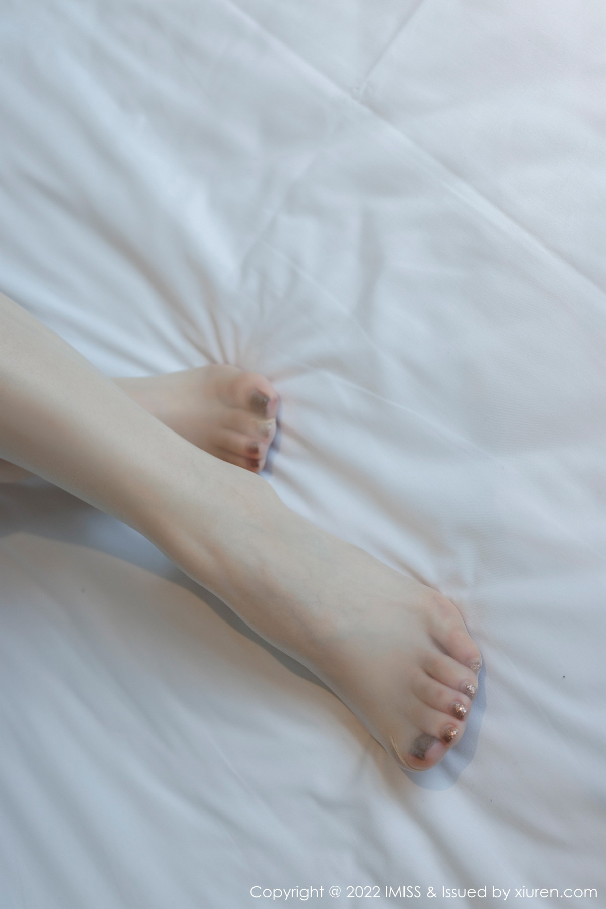xgyw.top_[IMISS爱蜜社]Vol.709_新人模特瑞妤性感白T配灰色短裙露紫色内衣超薄肉丝迷人写真68P