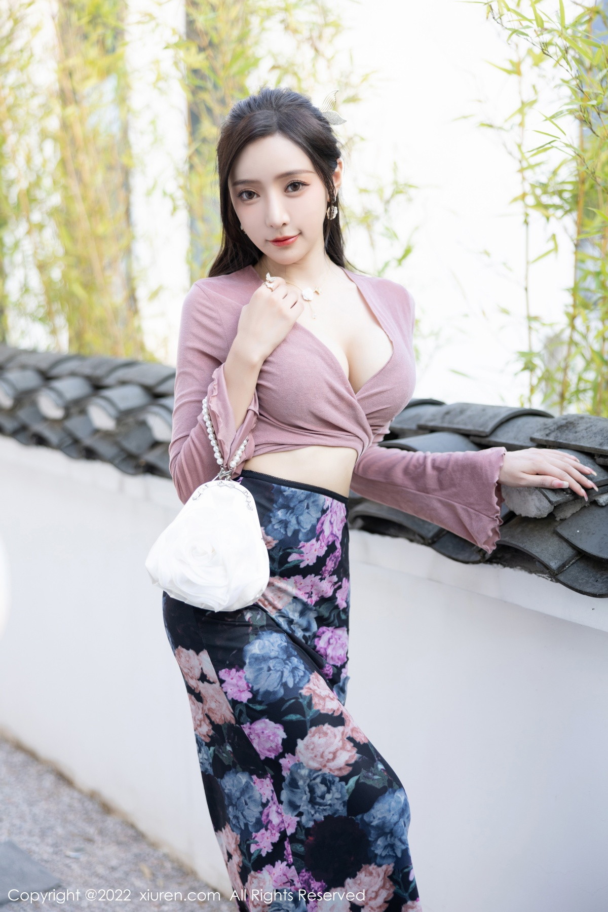xgyw.top_XiuRen第5985期_女神王馨瑶yanni粉灰色上衣配花色长裙露蕾丝内衣撩人诱惑写真82P