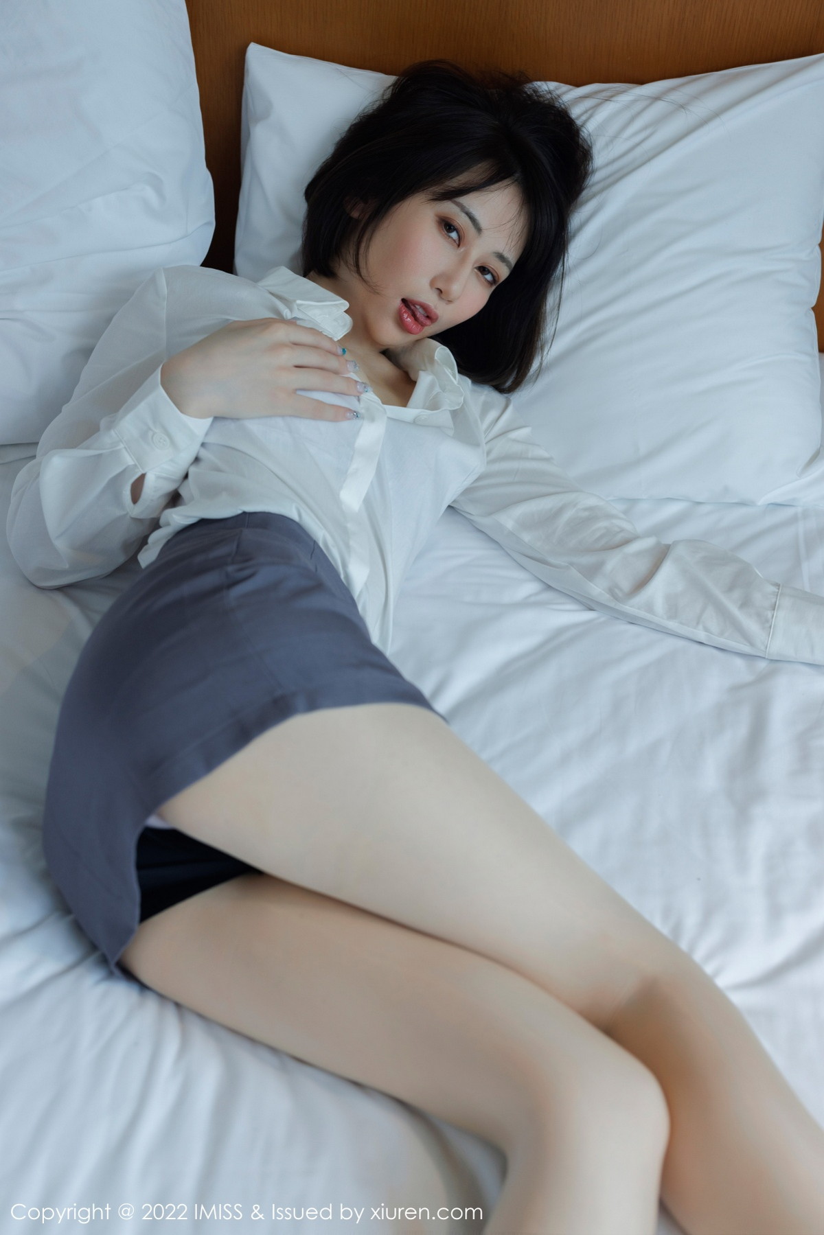 xgyw.top_[IMISS爱蜜社]Vol.709_新人模特瑞妤性感白T配灰色短裙露紫色内衣超薄肉丝迷人写真68P