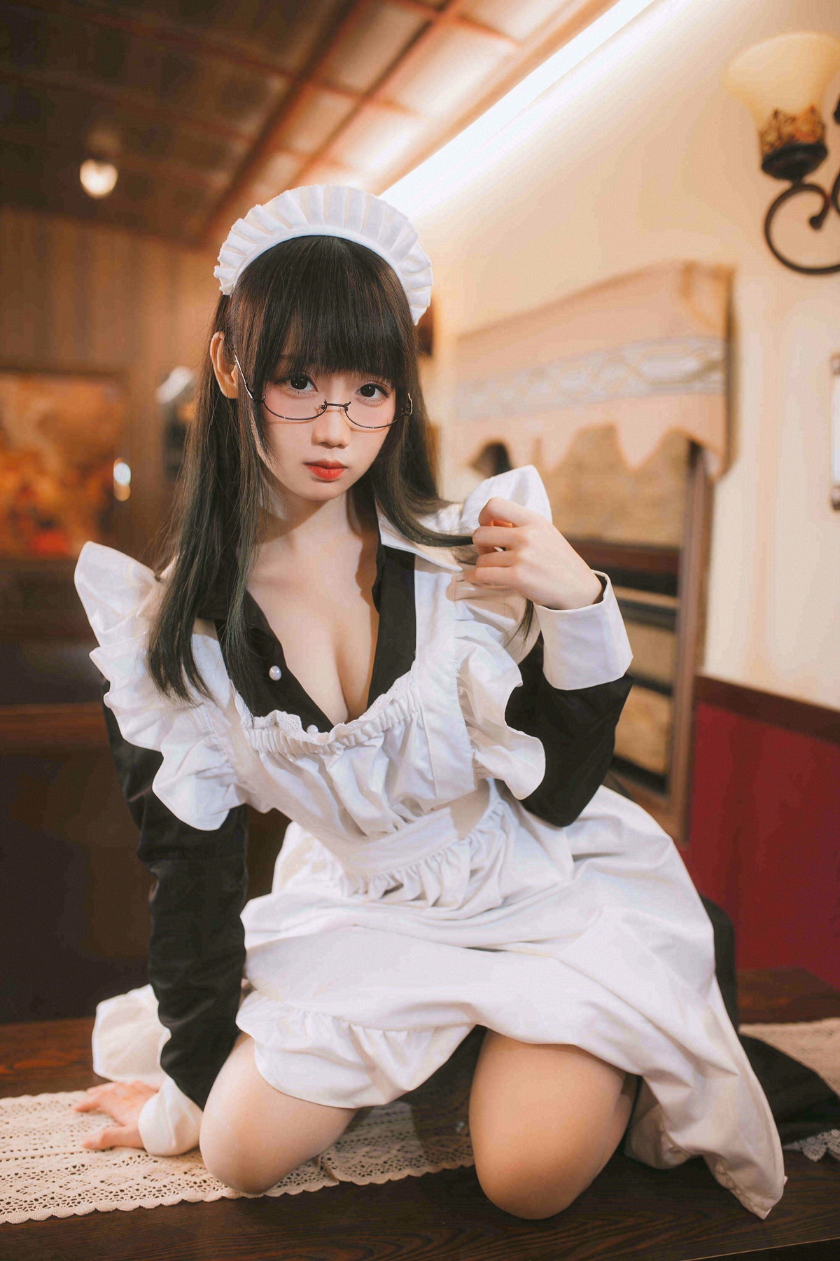 xgyw.top_网络美女焖焖碳女仆主题性感黑白女仆裙半撩露白色蕾丝袜秀白嫩美腿诱惑写真33P
